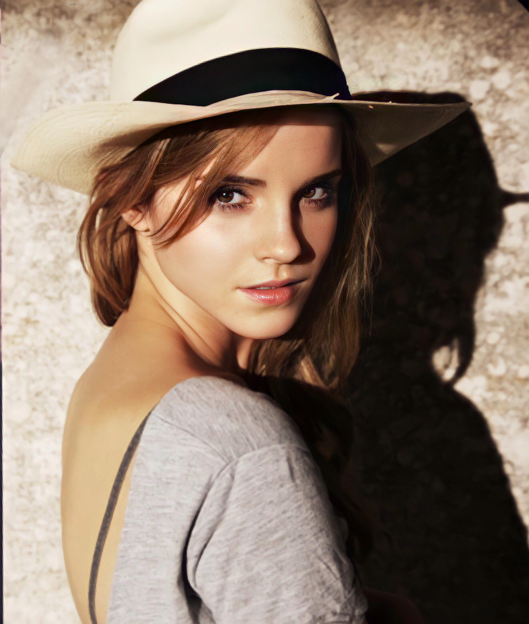 Emma Watson | Scrolller