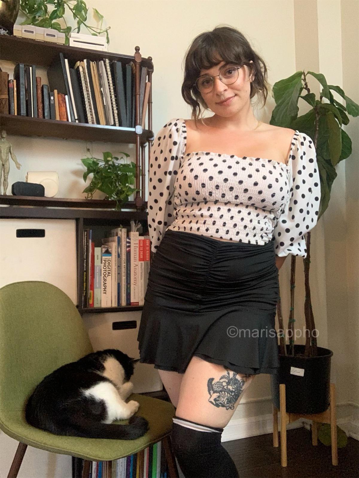 Do you like my outfit? [f] | Scrolller