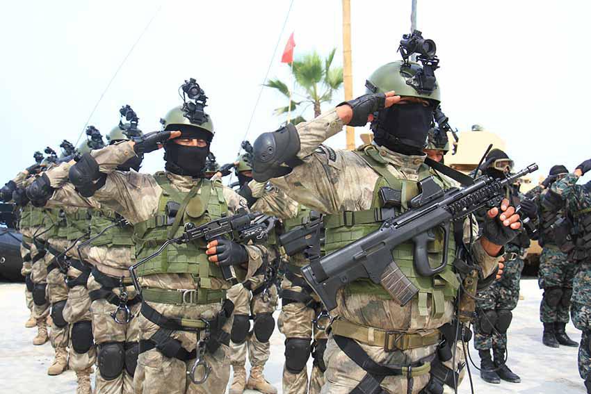 FOES commandos of the Peruvian War Marines [850x567] | Scrolller