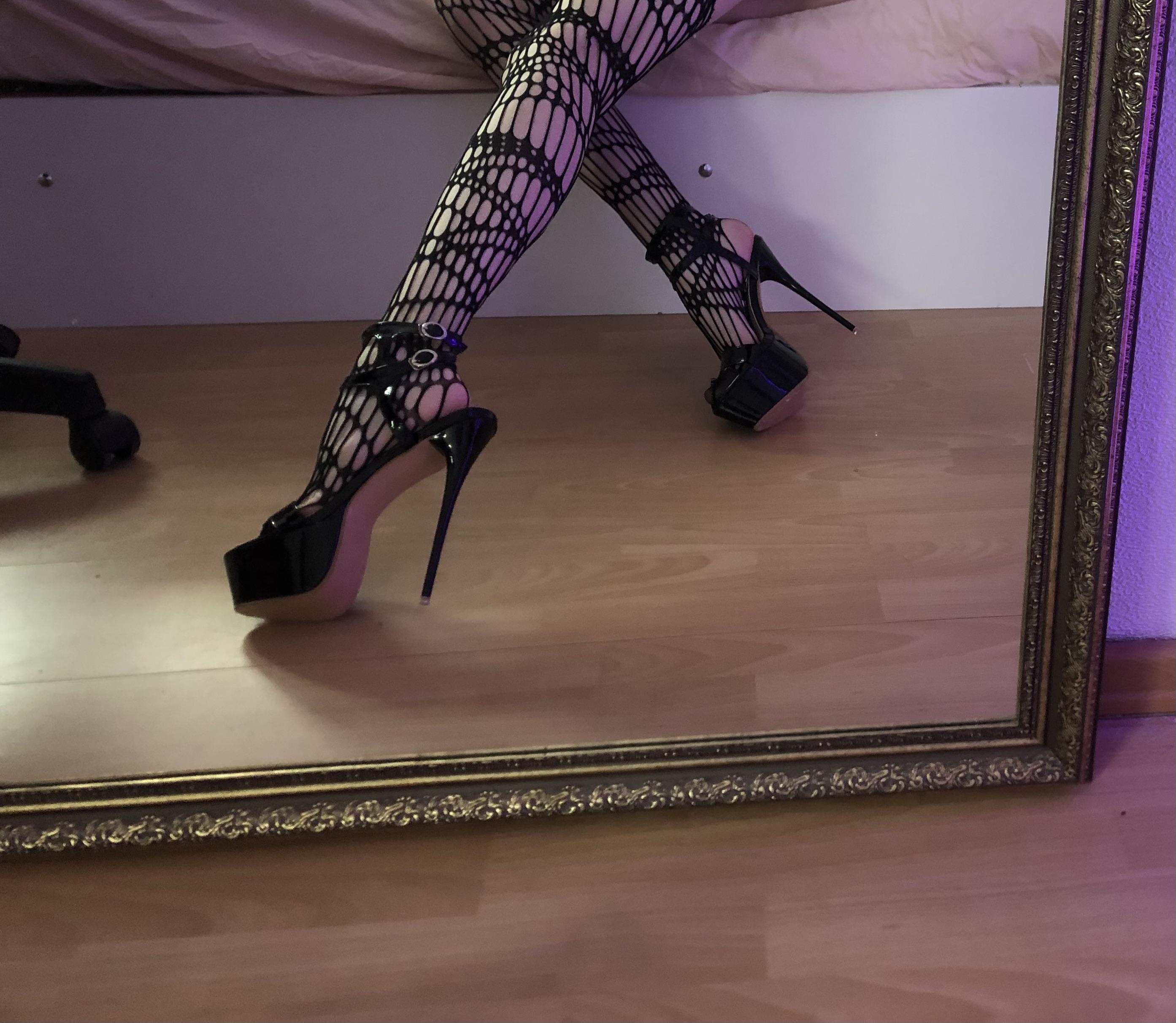 Free Onlyfans: Is It Worth The Risk? - 2wto59a
