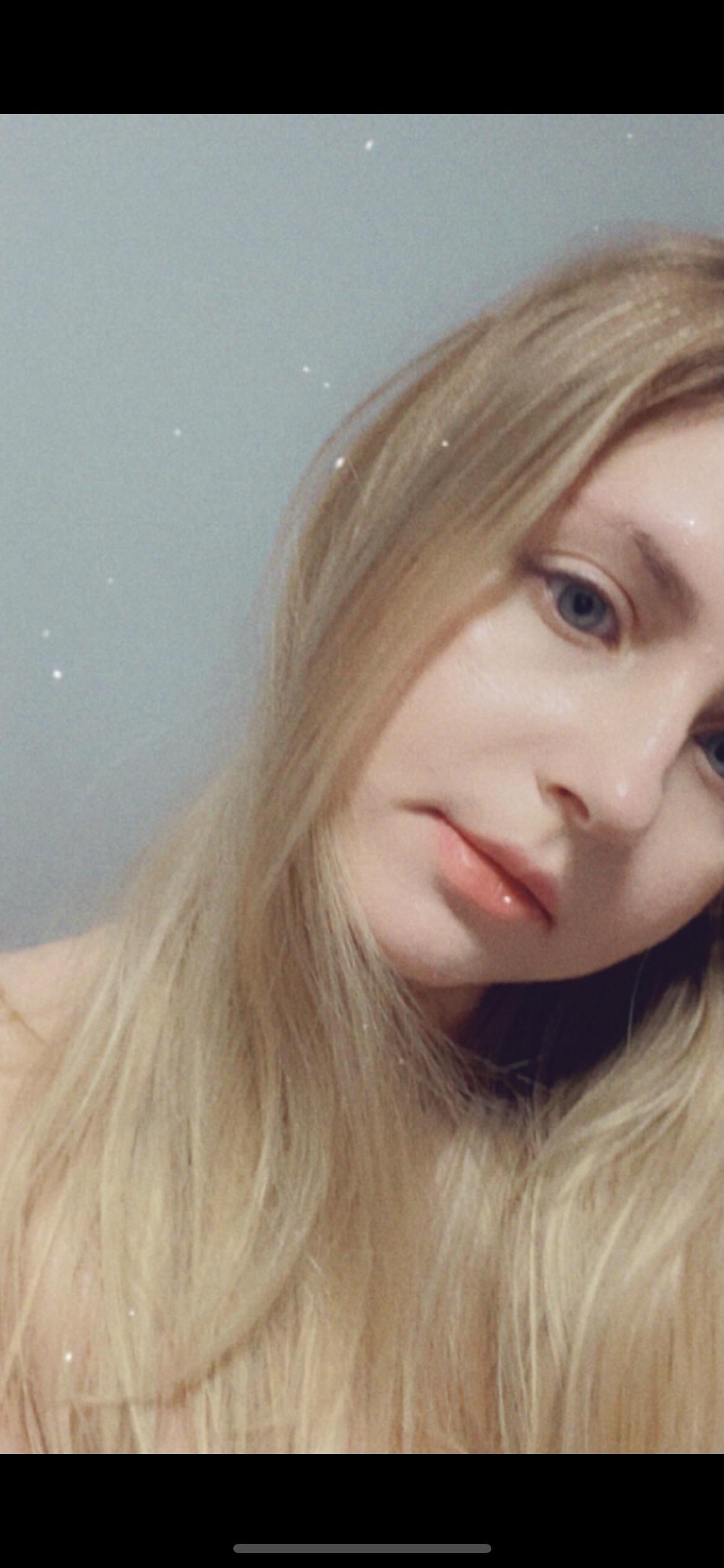 FREE PAGE 🔥Young horny girl 💕 just turned 19 🍒🍒 Link in the c0mments Scrolller