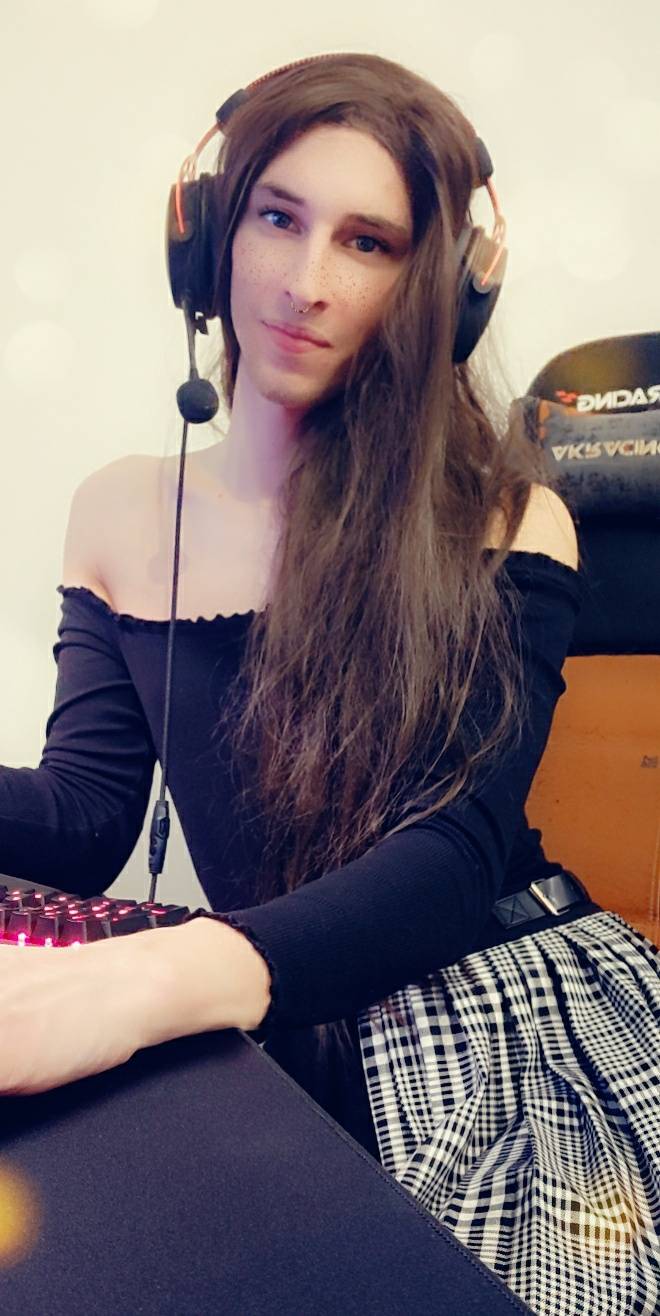 Gaming warlord, uhm i meant femboy Scrolller