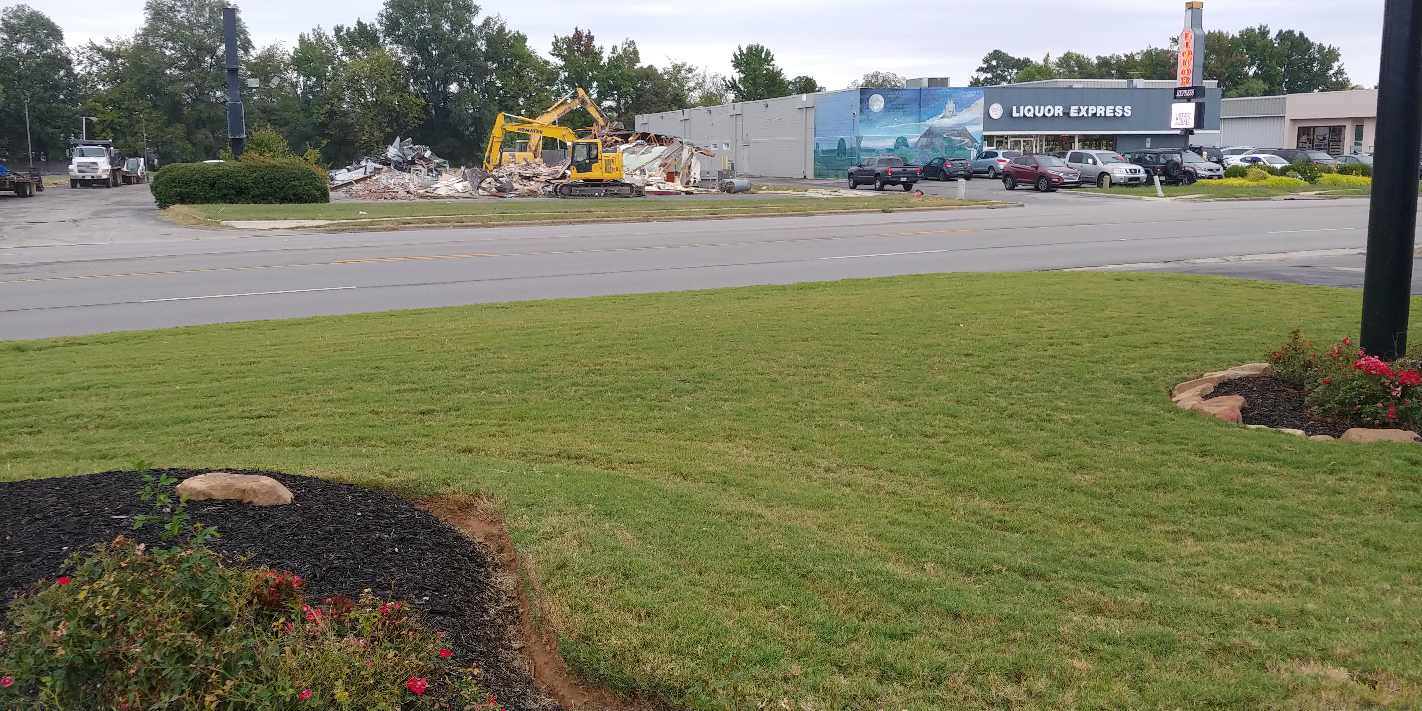 Goodbye, abandoned chinese buffet on Pratt | Scrolller