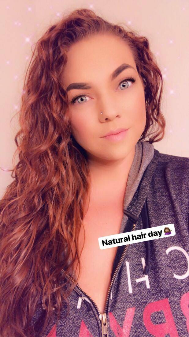 Gorgeous Ashleigh Dunn Scrolller