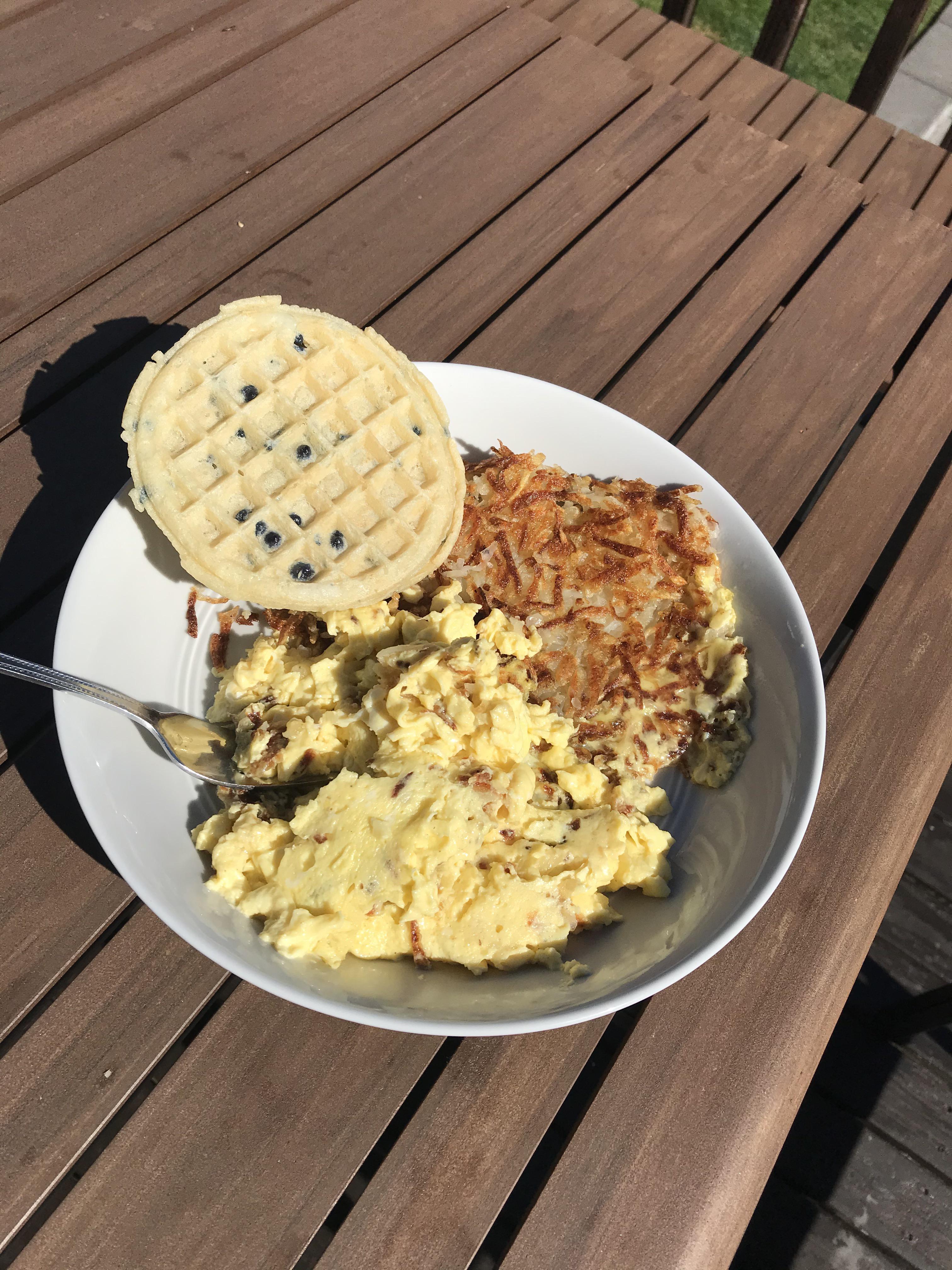 hash browns, eggs and waffles 1000 calories, 38g protein Scrolller