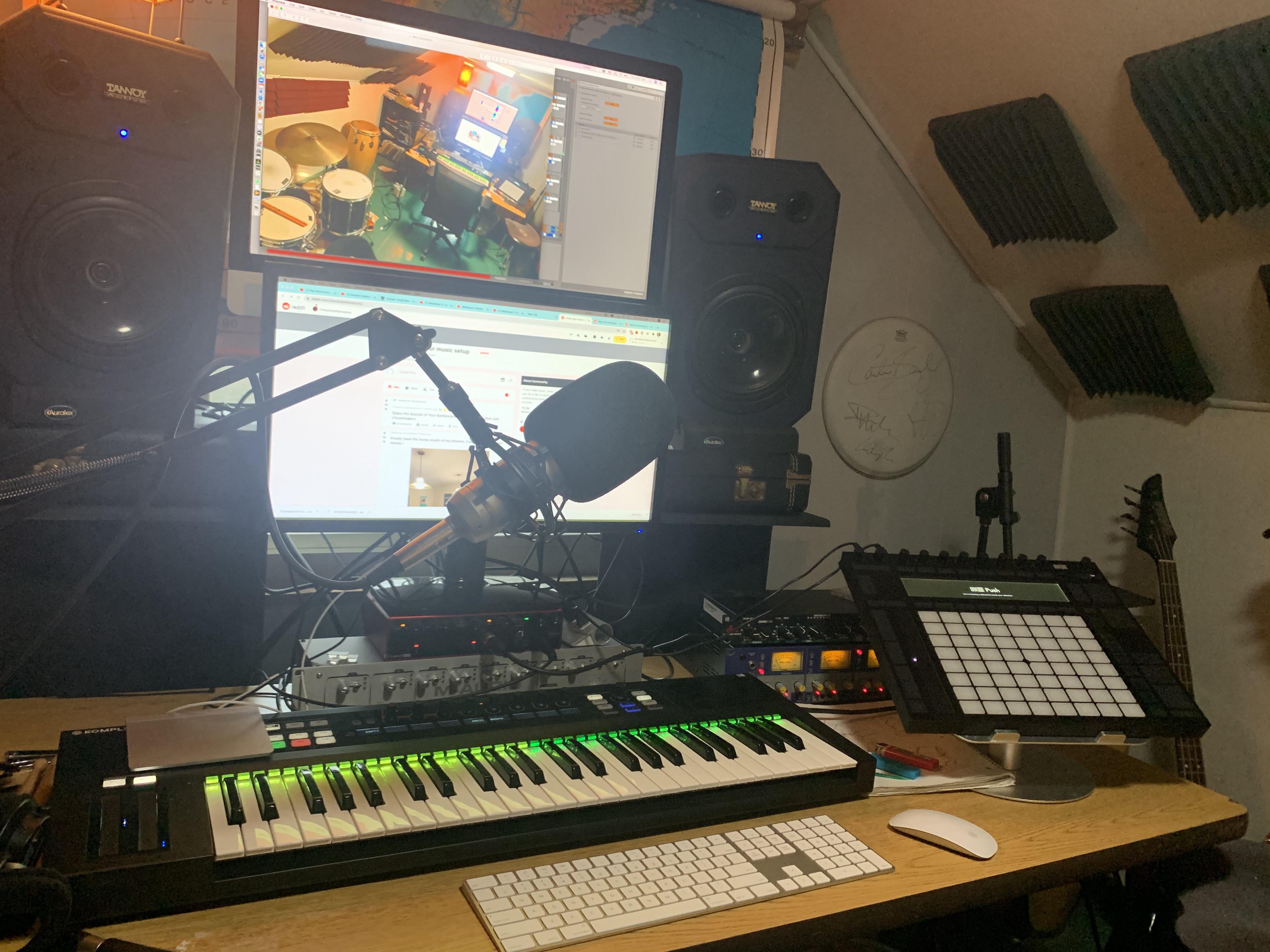 Here's the computer. Drums are behind me | Scrolller