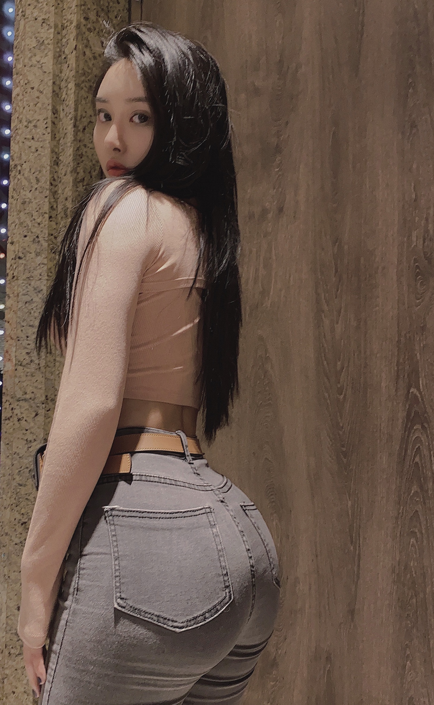 Hitomi Song Yuxin in jeans Scrolller