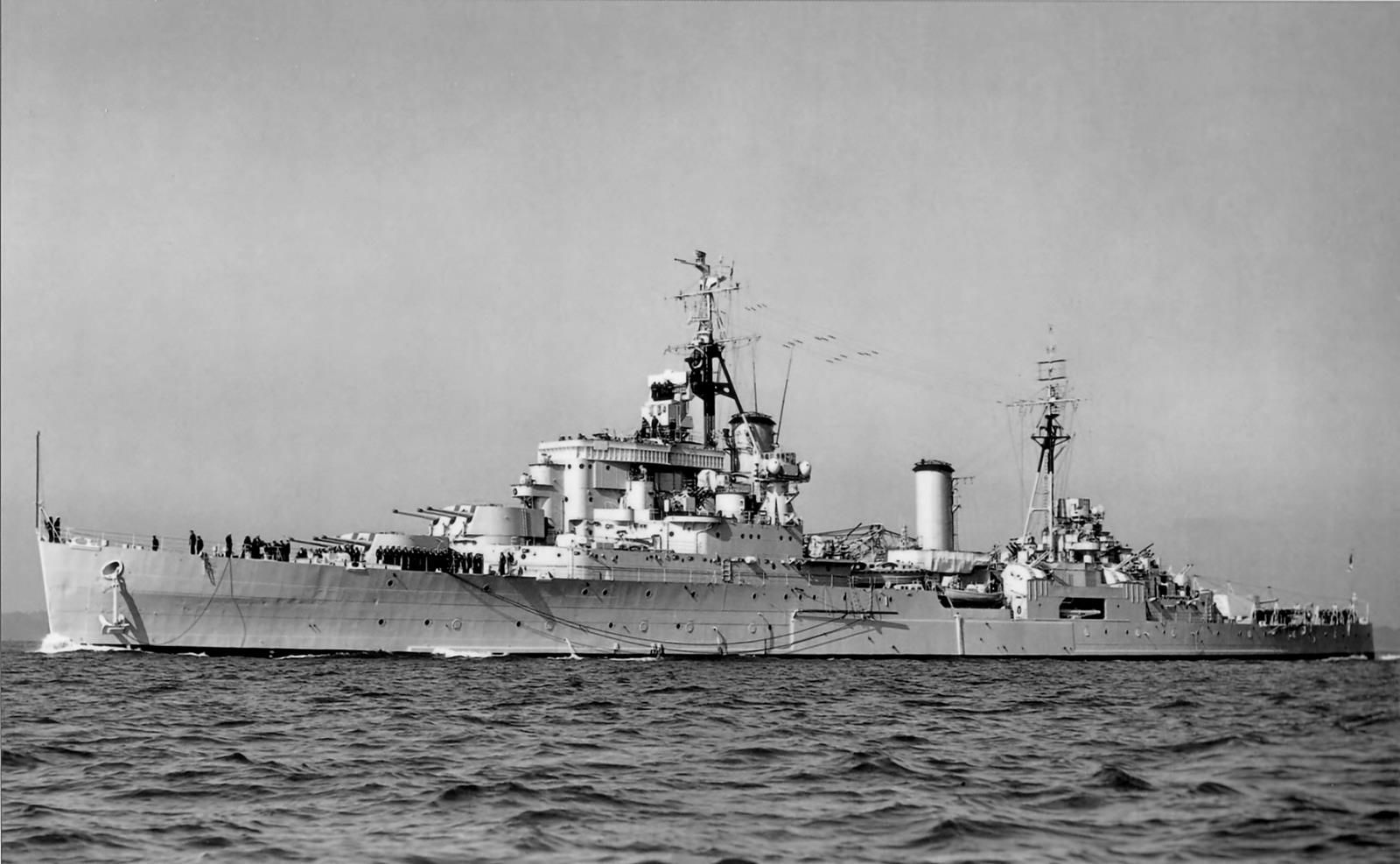 HMS Superb a WW2 Minotaur class light cruiser. She was commissioned in ...