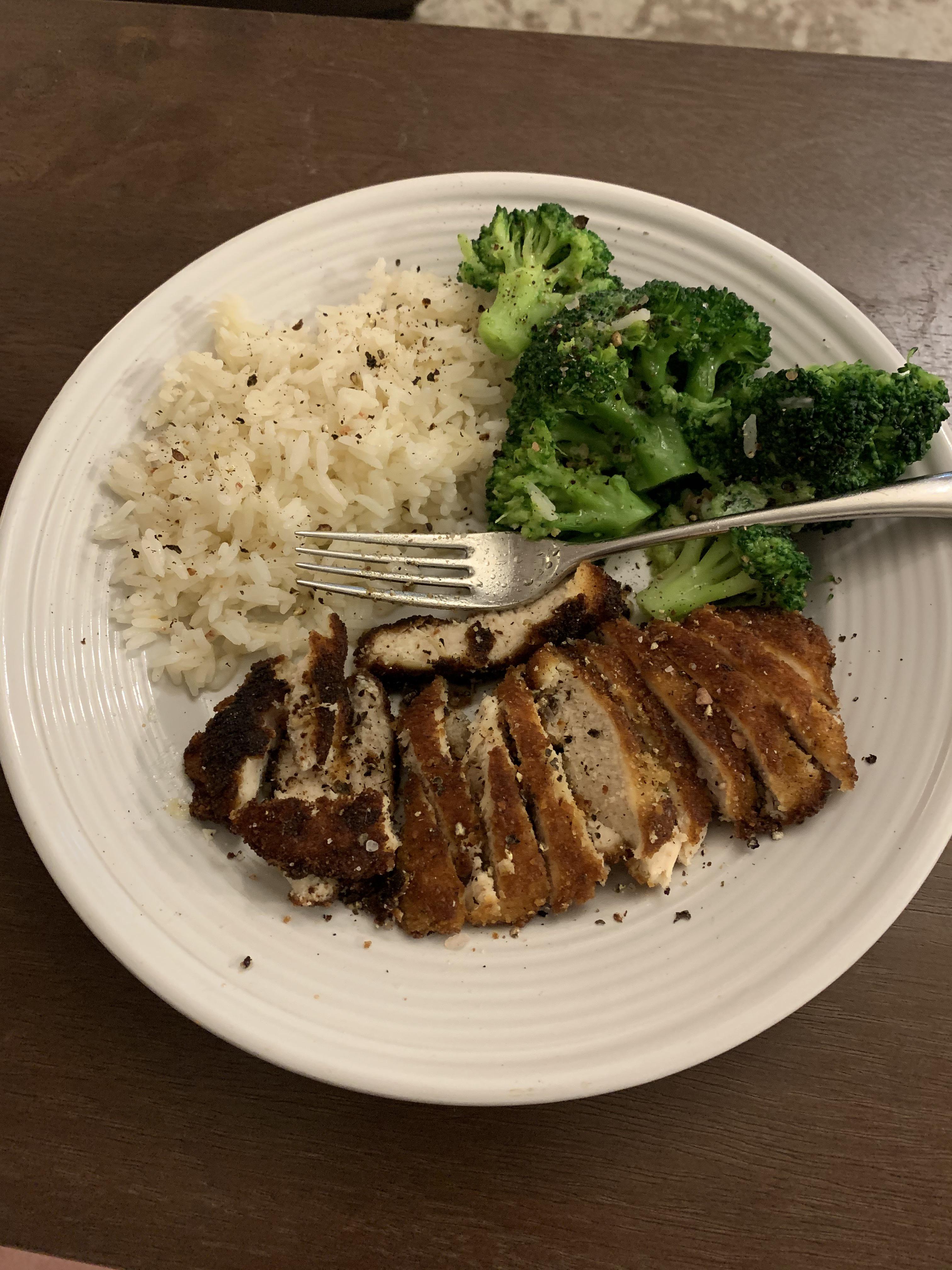 [Homemade] Panko Crusted Chicken, Jasmine Rice, Steamed Broccoli