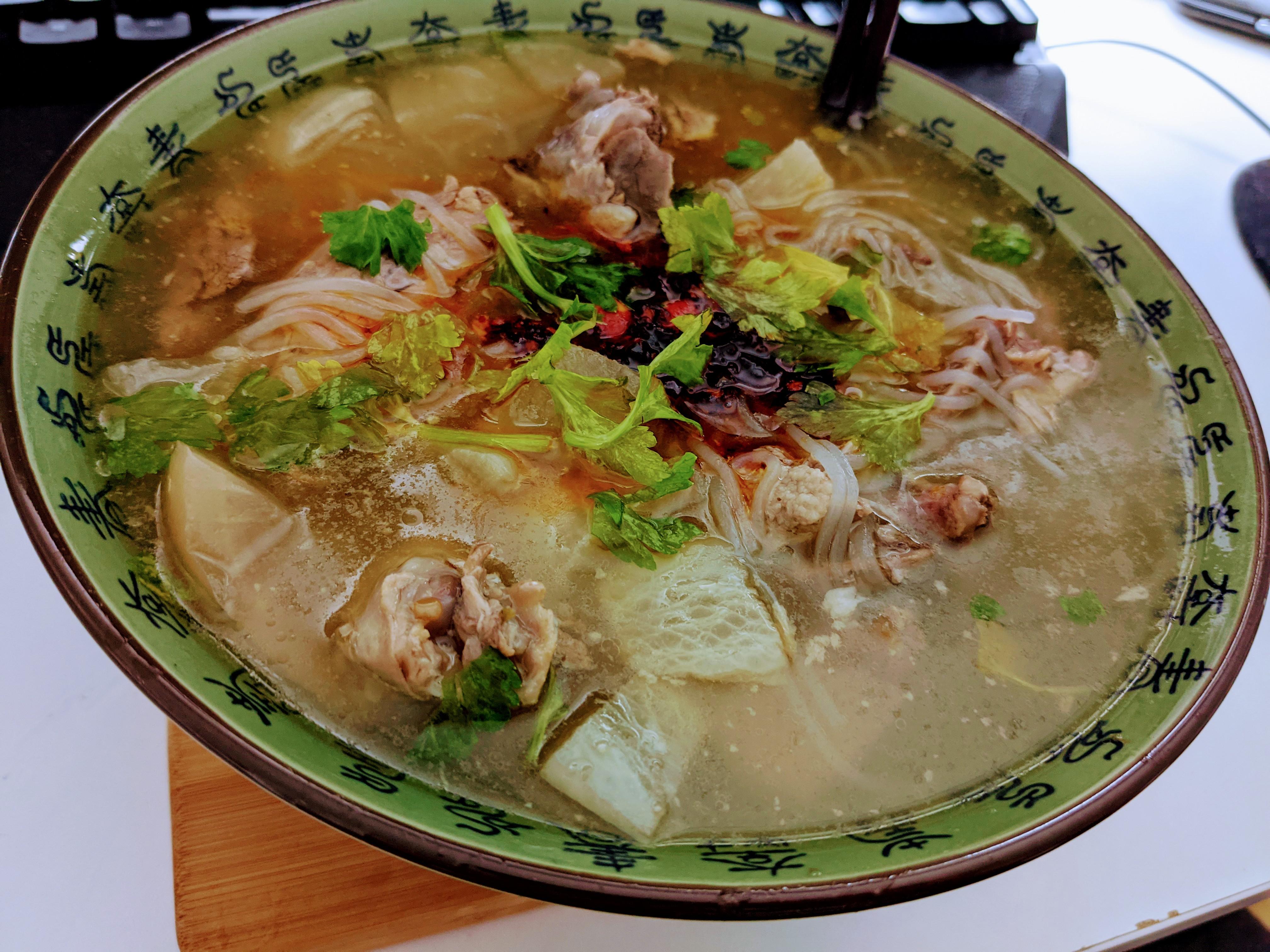 [homemade] rice vermicelli soup with duck and radish Scrolller
