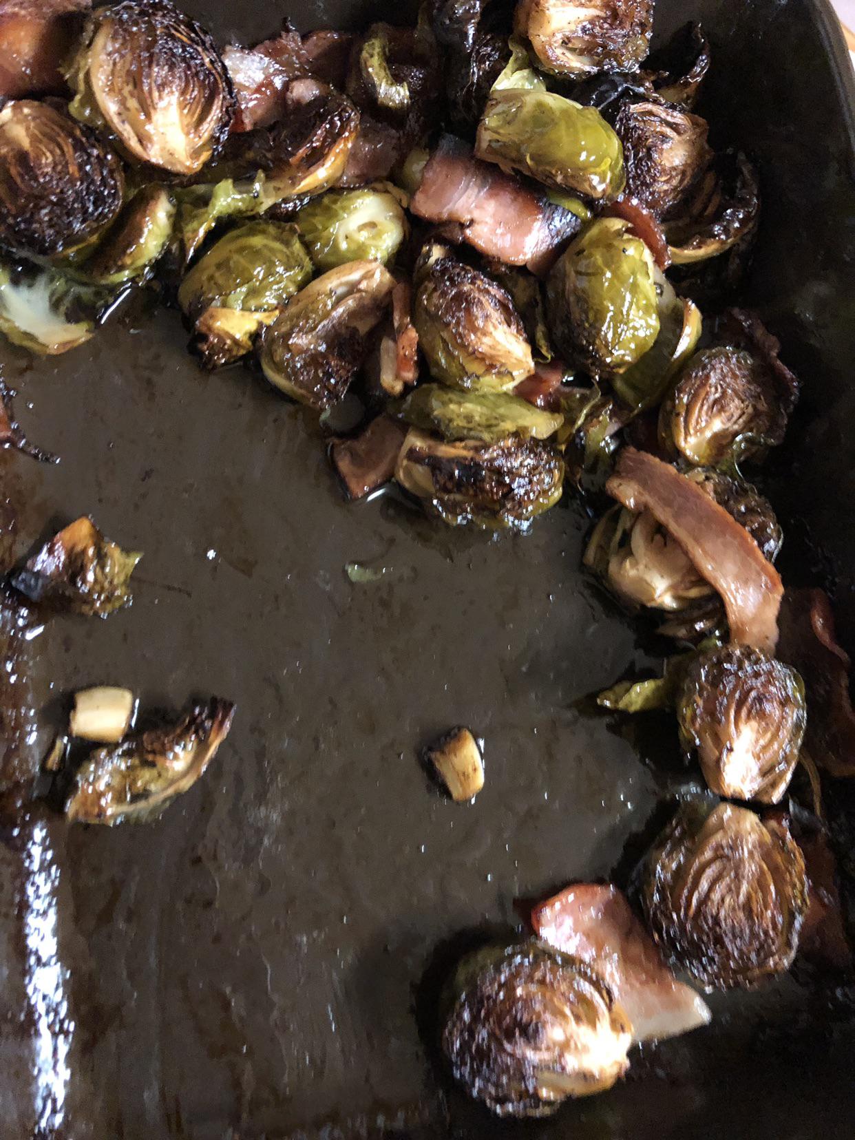 [Homemade] Roasted Brussels sprouts with bitter, garlic and bacon