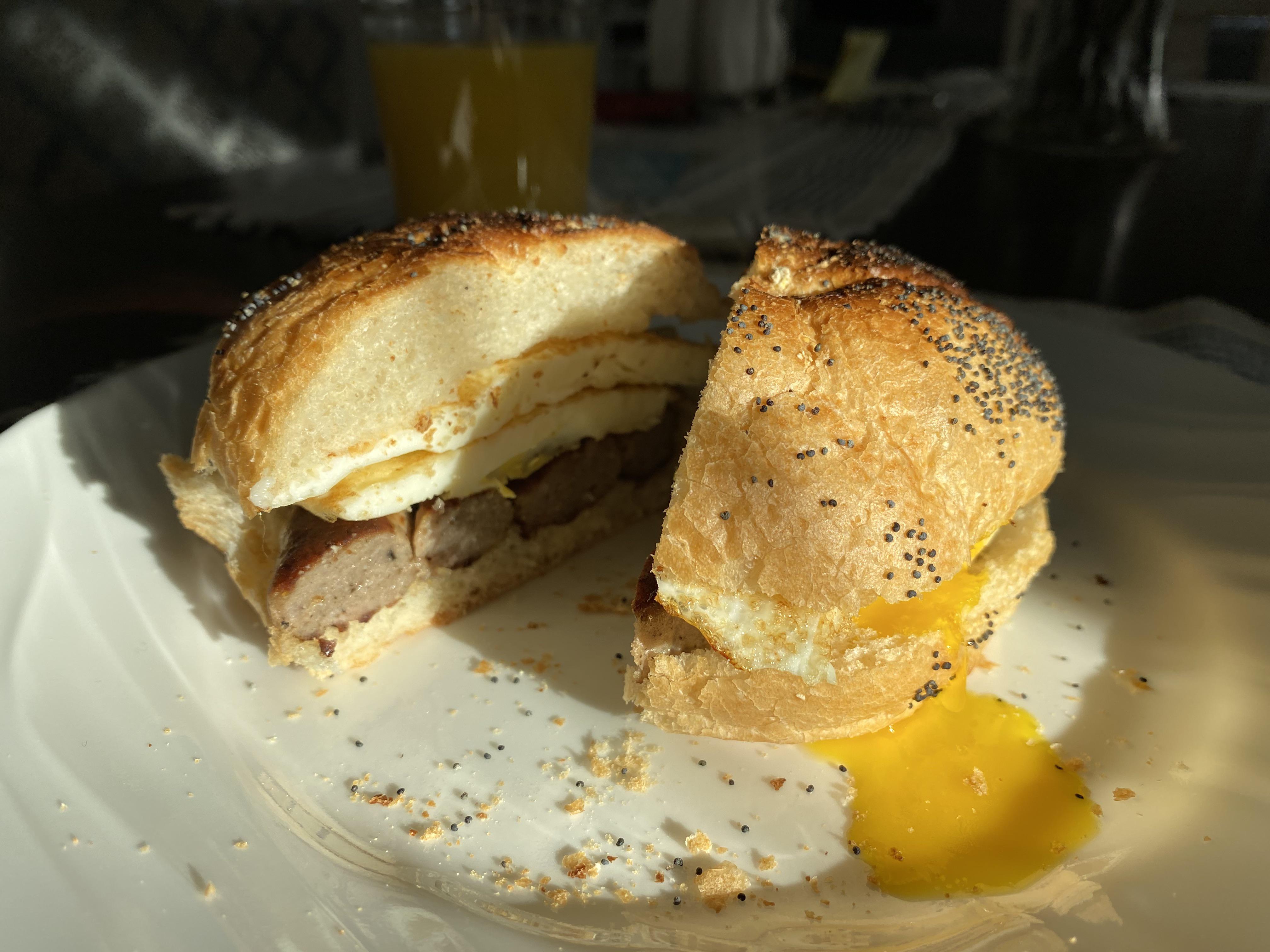 [homemade] sausage and egg on a Kaiser roll Scrolller