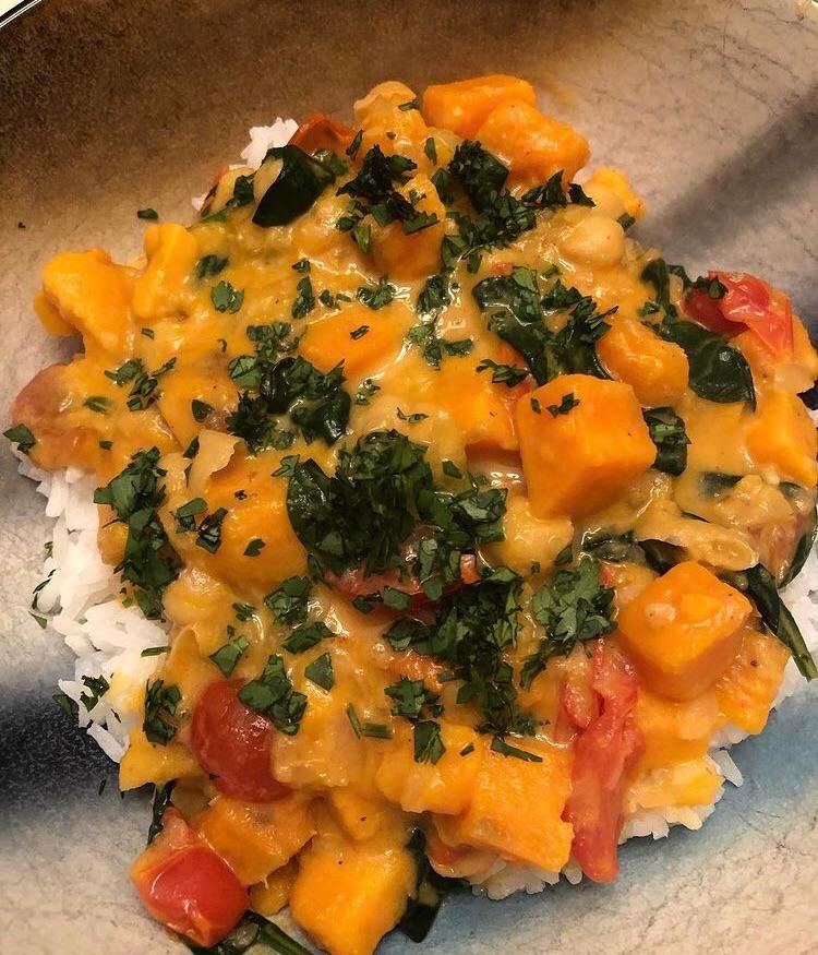 [Homemade] Thai curry with sweet potatoes and chickpeas on jasmine rice