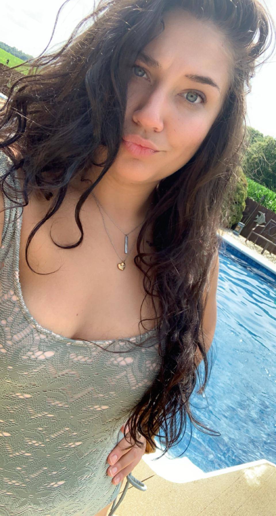 Hot AF!!! I mean outside!! 😈😘😈 Scrolller