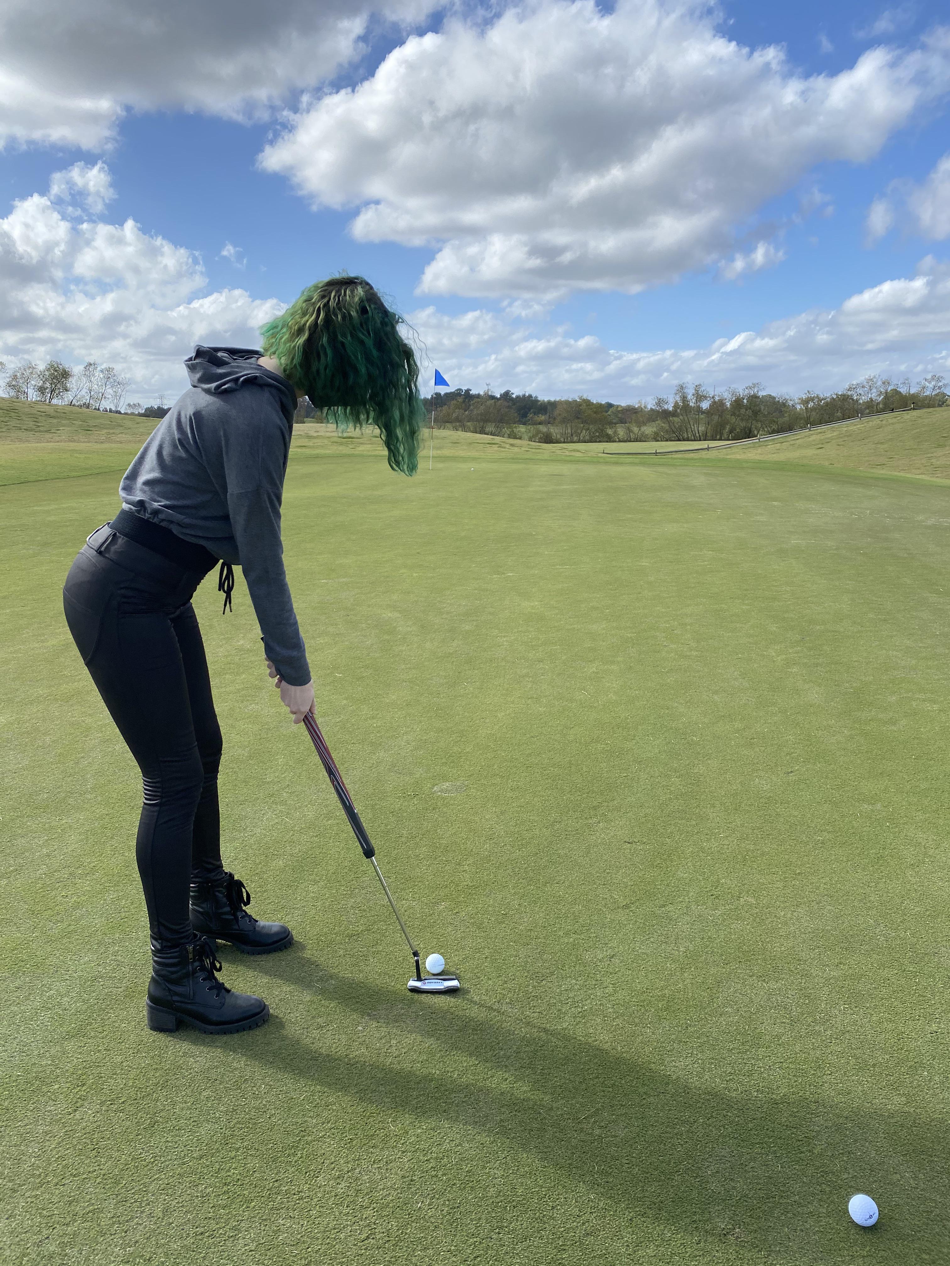 How my form??? I made my longest putt ever today!!! | Scrolller