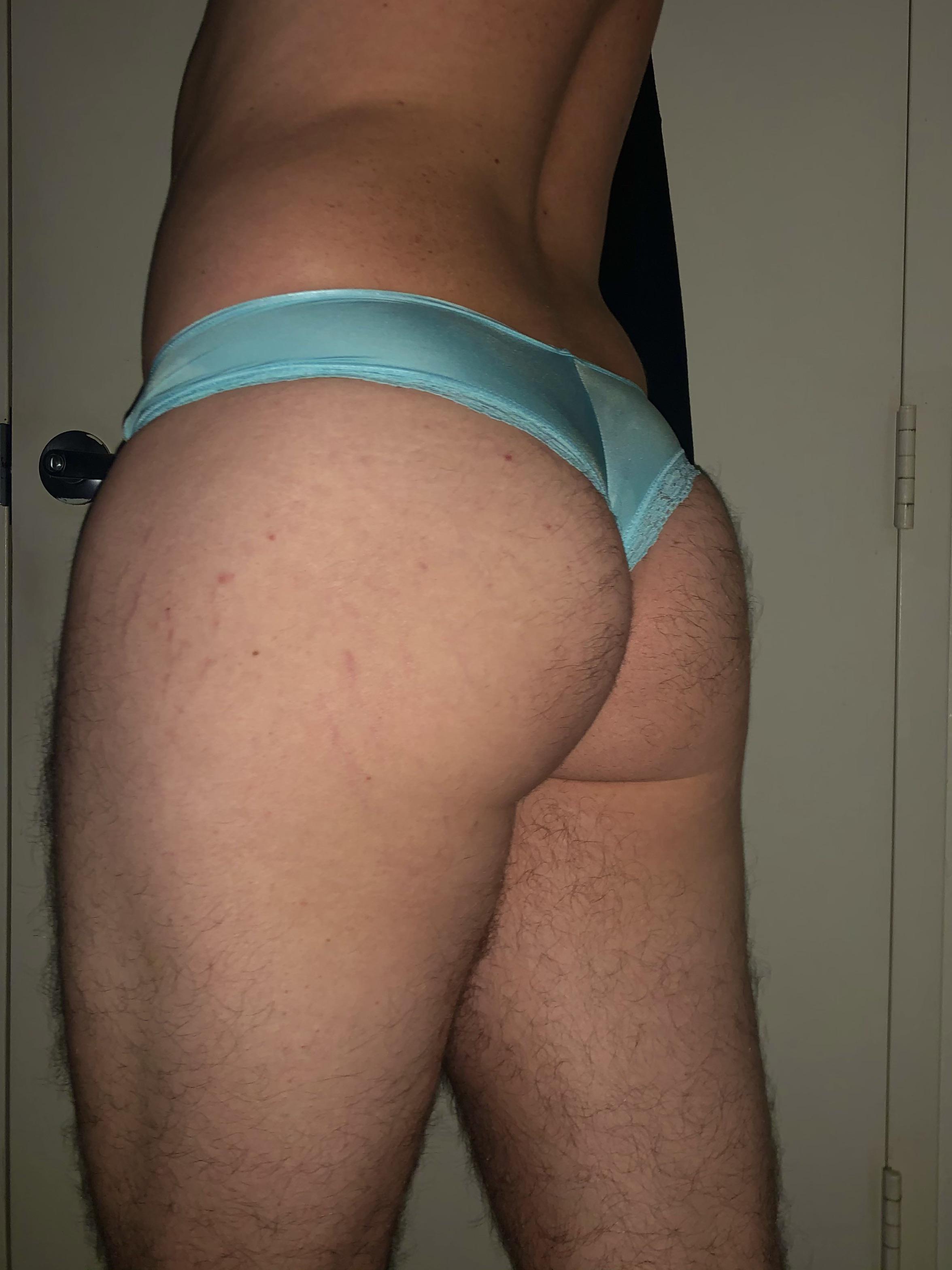 Hows My Booty Look Scrolller