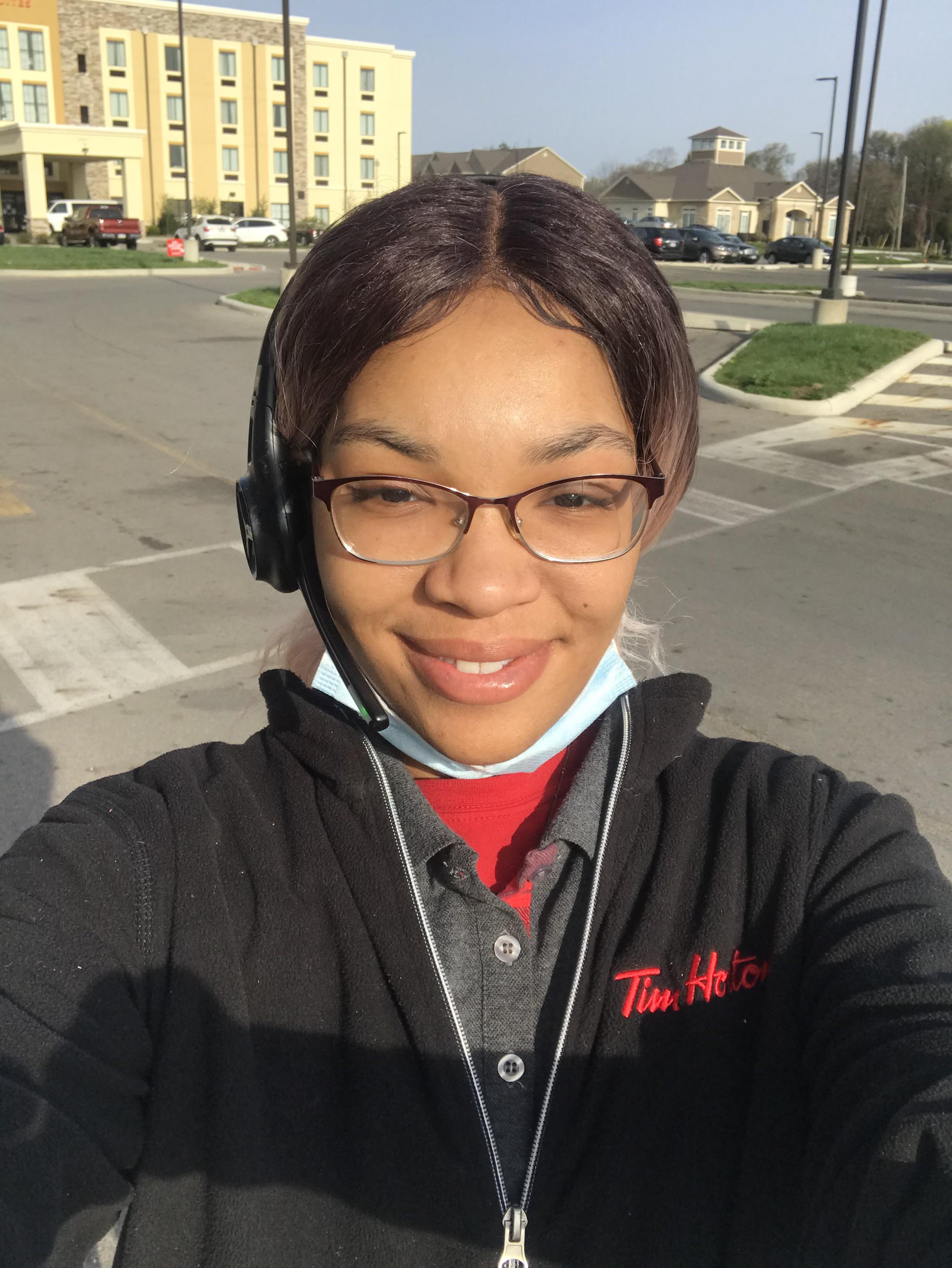  I can appreciate this beautiful sun, and take a selfie on my break ...