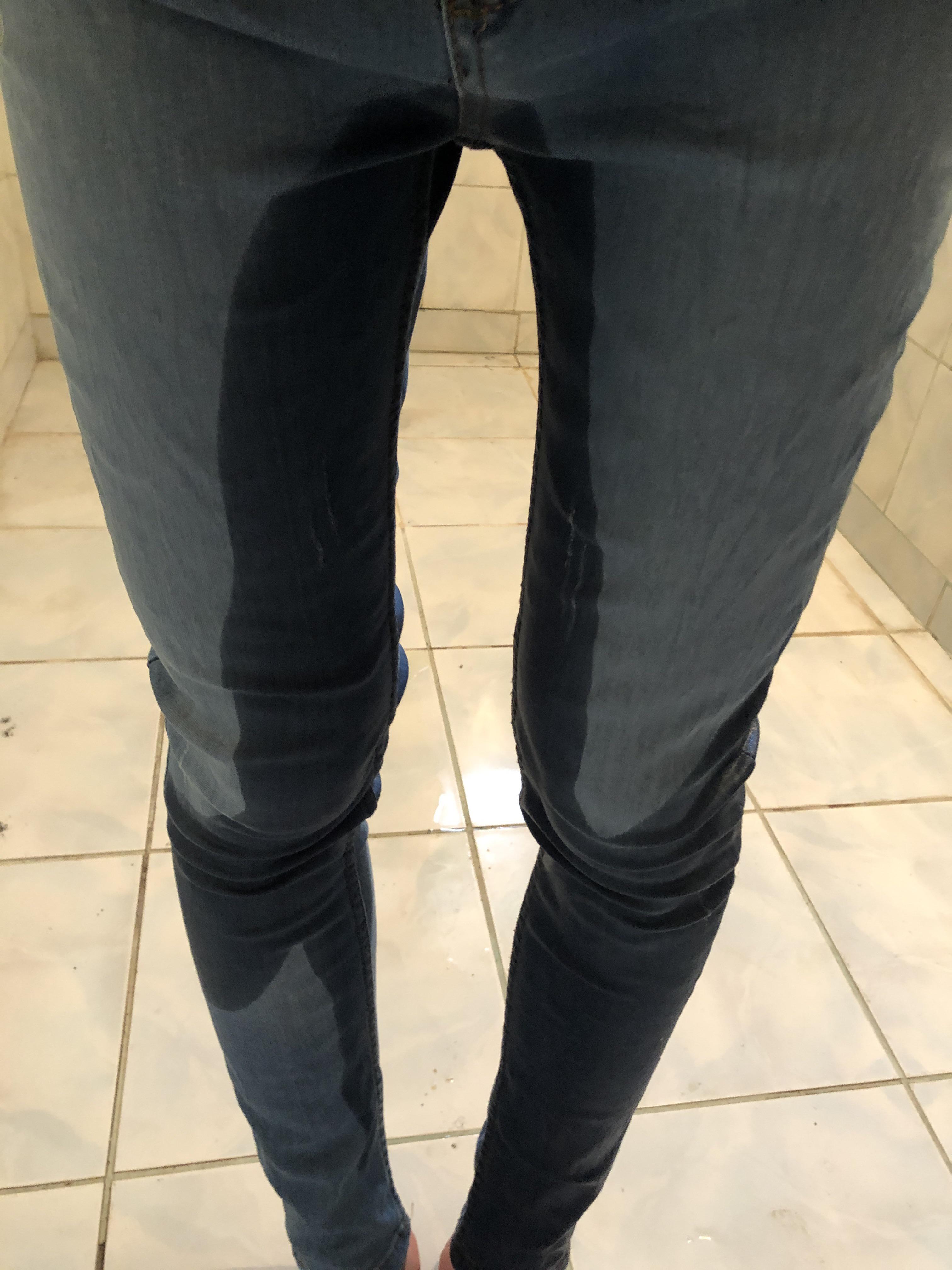 i like to pee in my pants Scrolller