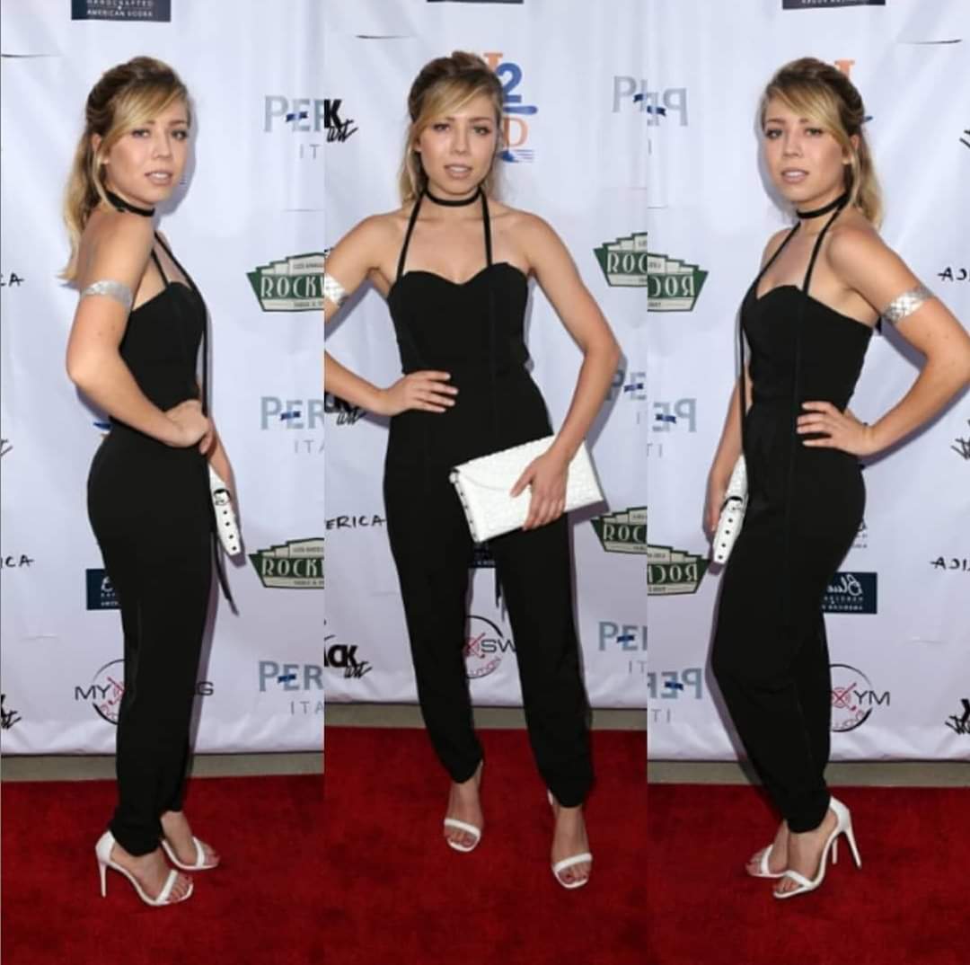 I love her feet so much!! | Scrolller