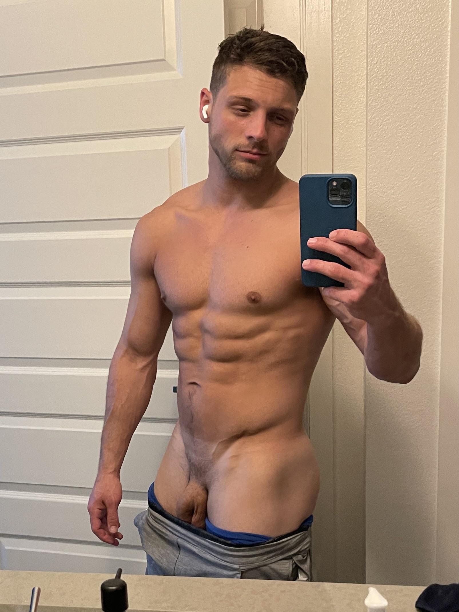 View and enjoy GaybrosGoneWild with the endless random gallery on Scrolller...
