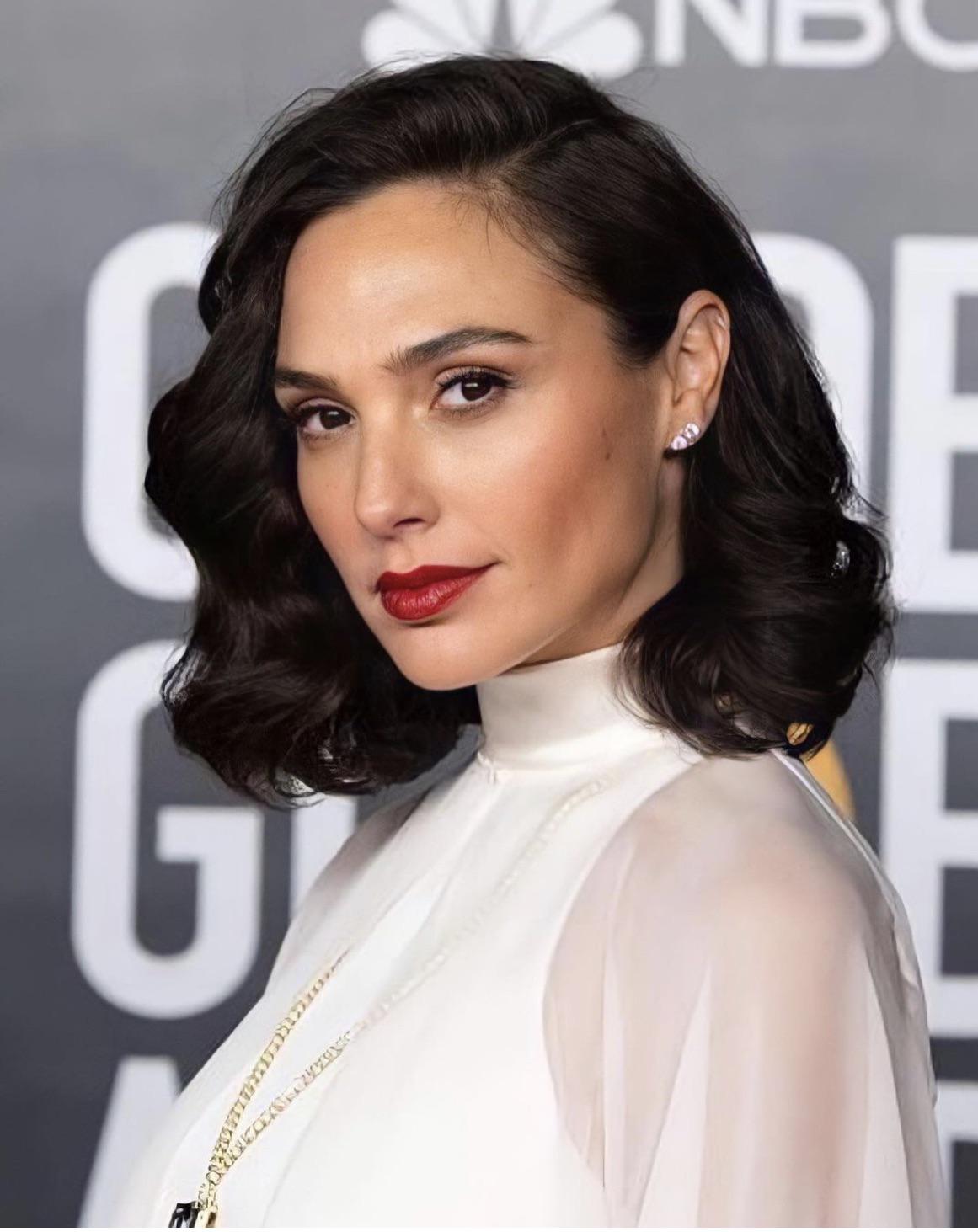 A Sensual Blowjob From Gal Gadot Would Be Heavenly Scrolller