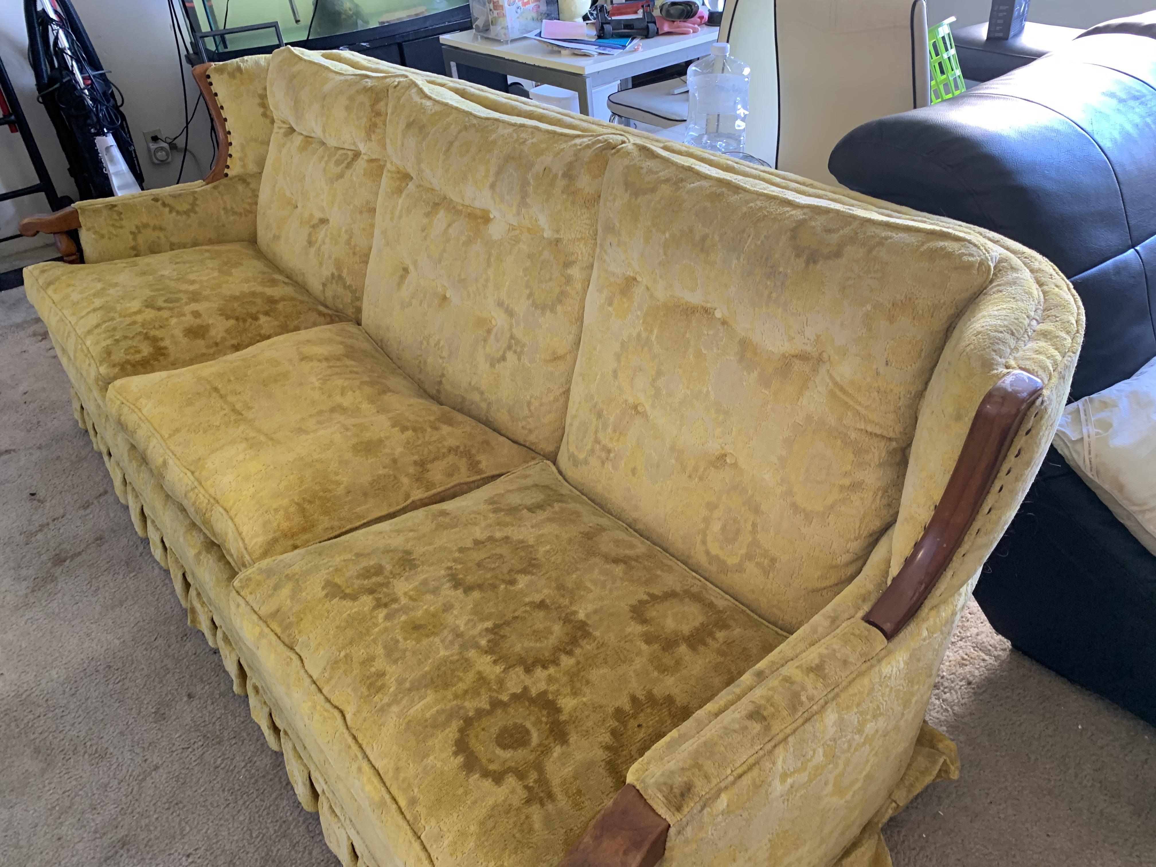 Identify age and type of sofa? Can you identify please. Scrolller
