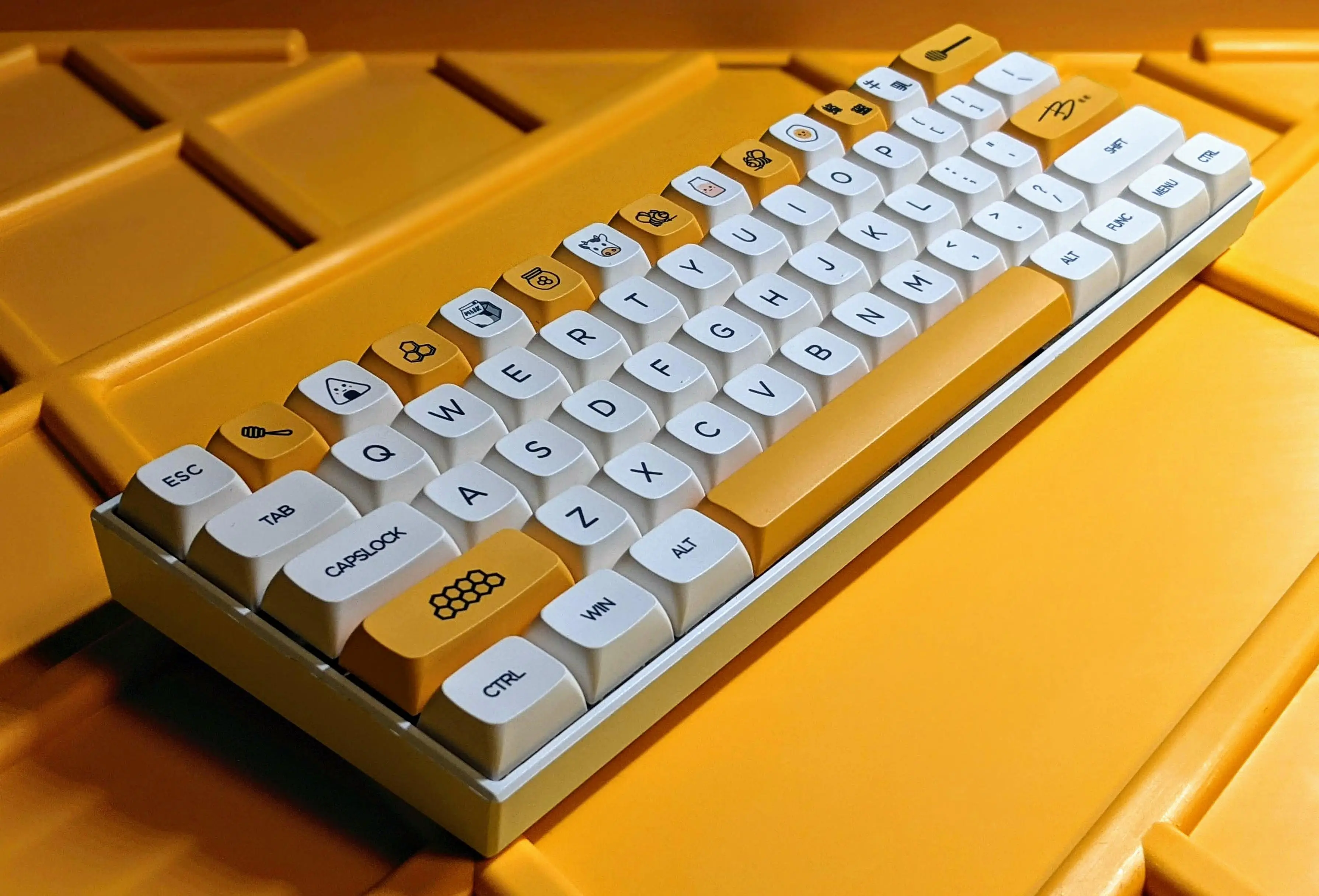If this blows up I'll type the ENTIRE Bee Movie Script on this keeb ...