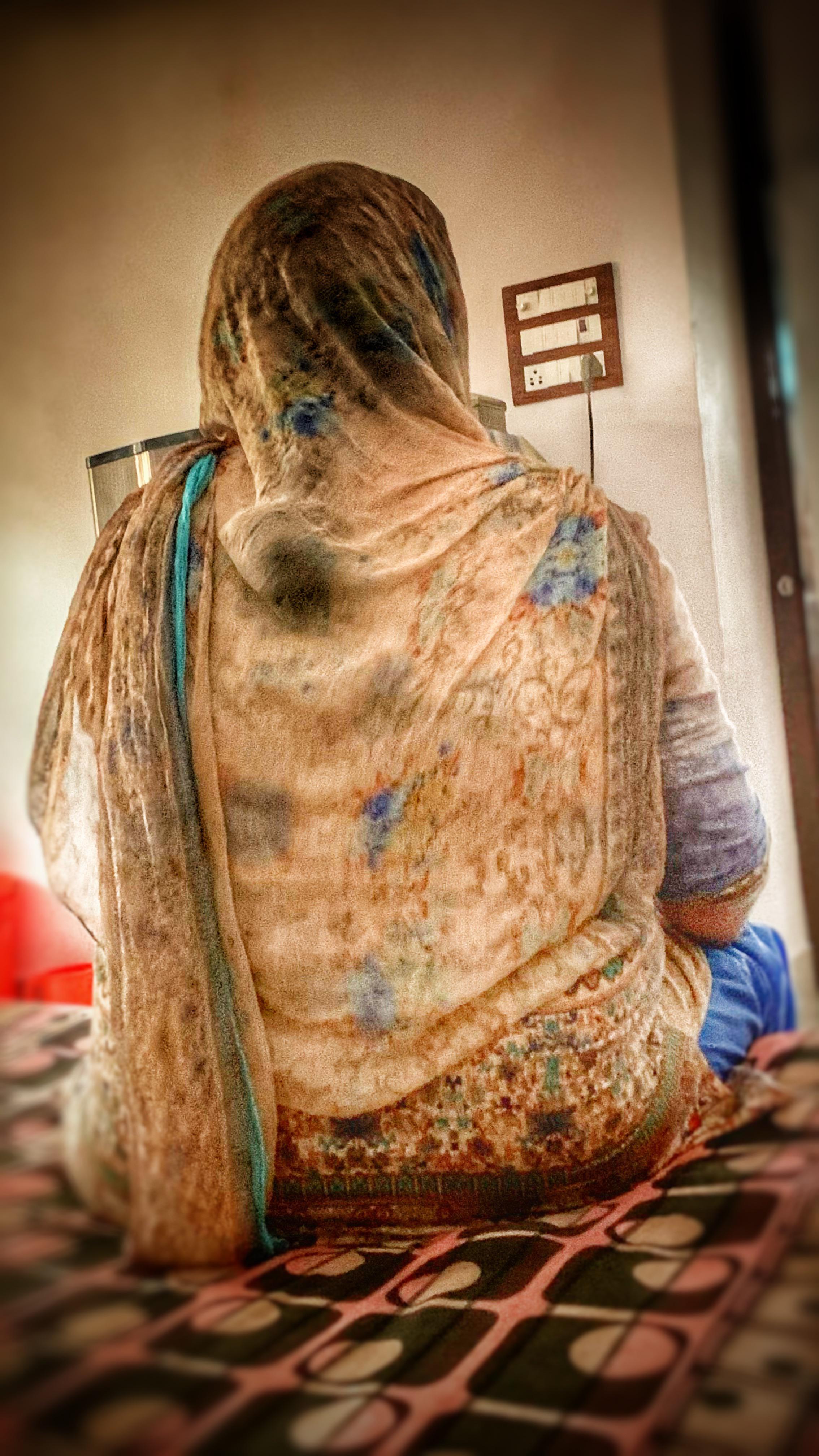 Indian Mom’s broad meaty back 🤤 | Scrolller