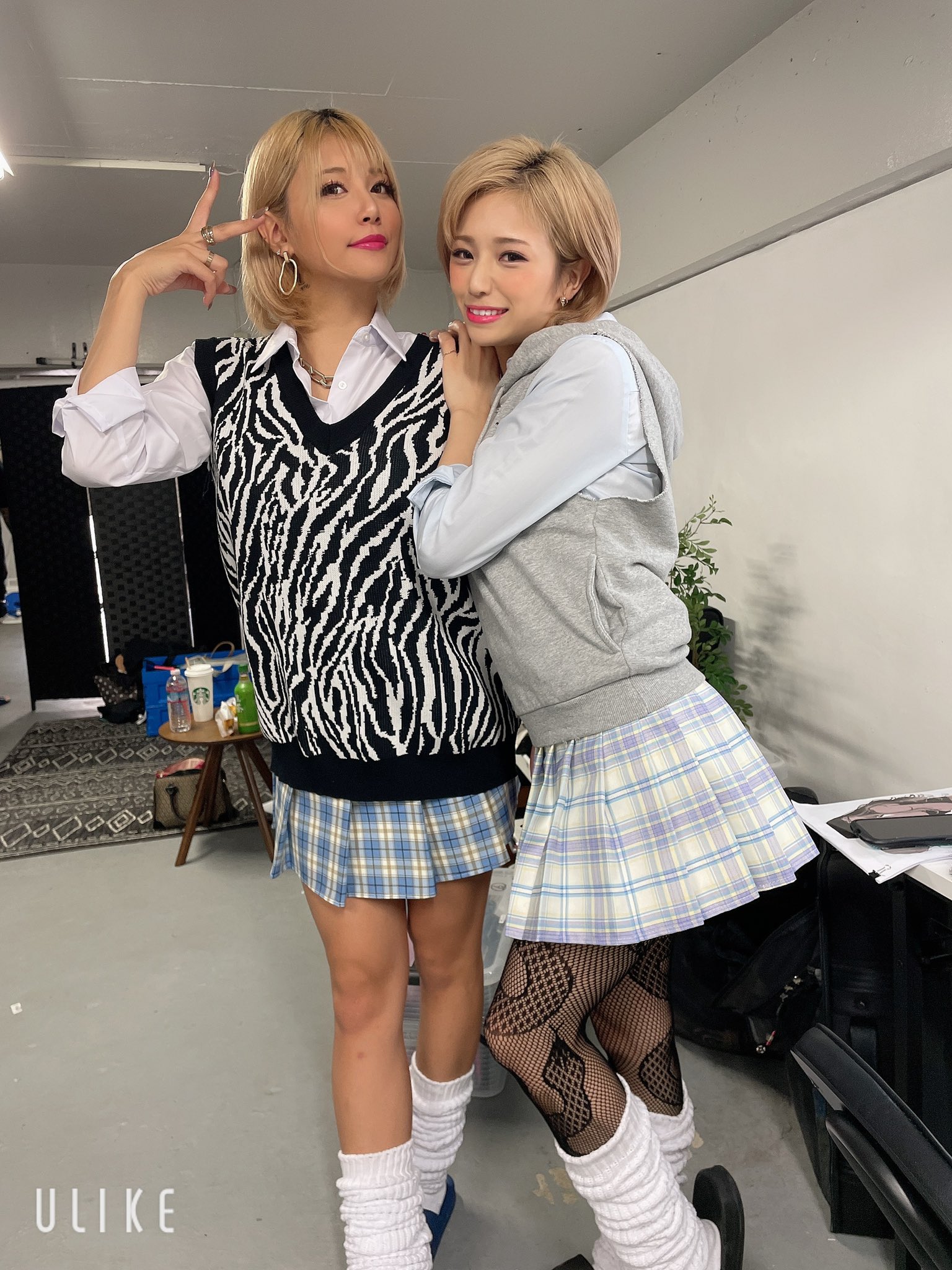 Iroha Isshiki and Riria Hyodo Scrolller