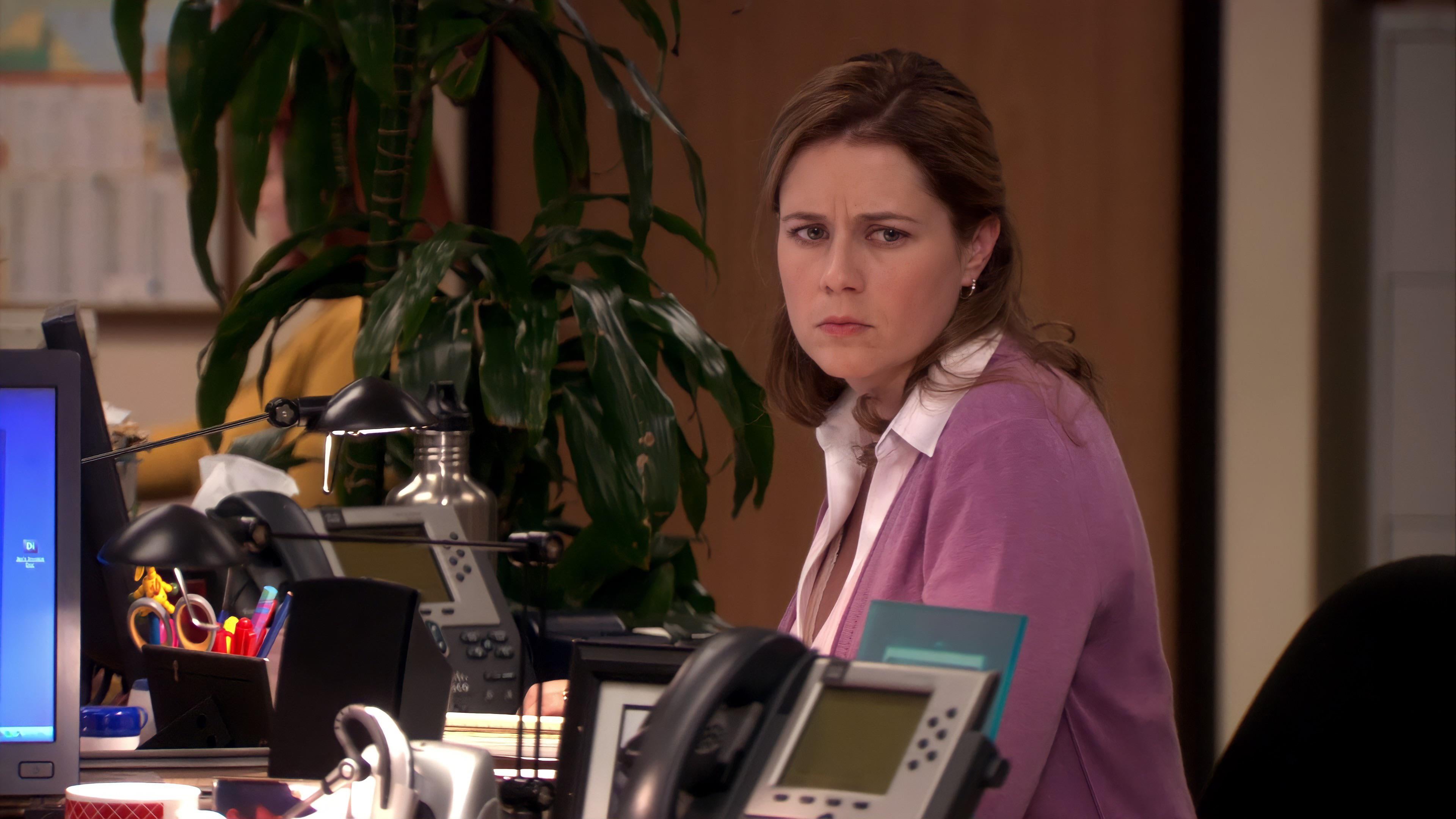 Jenna Fischer's bra | Scrolller