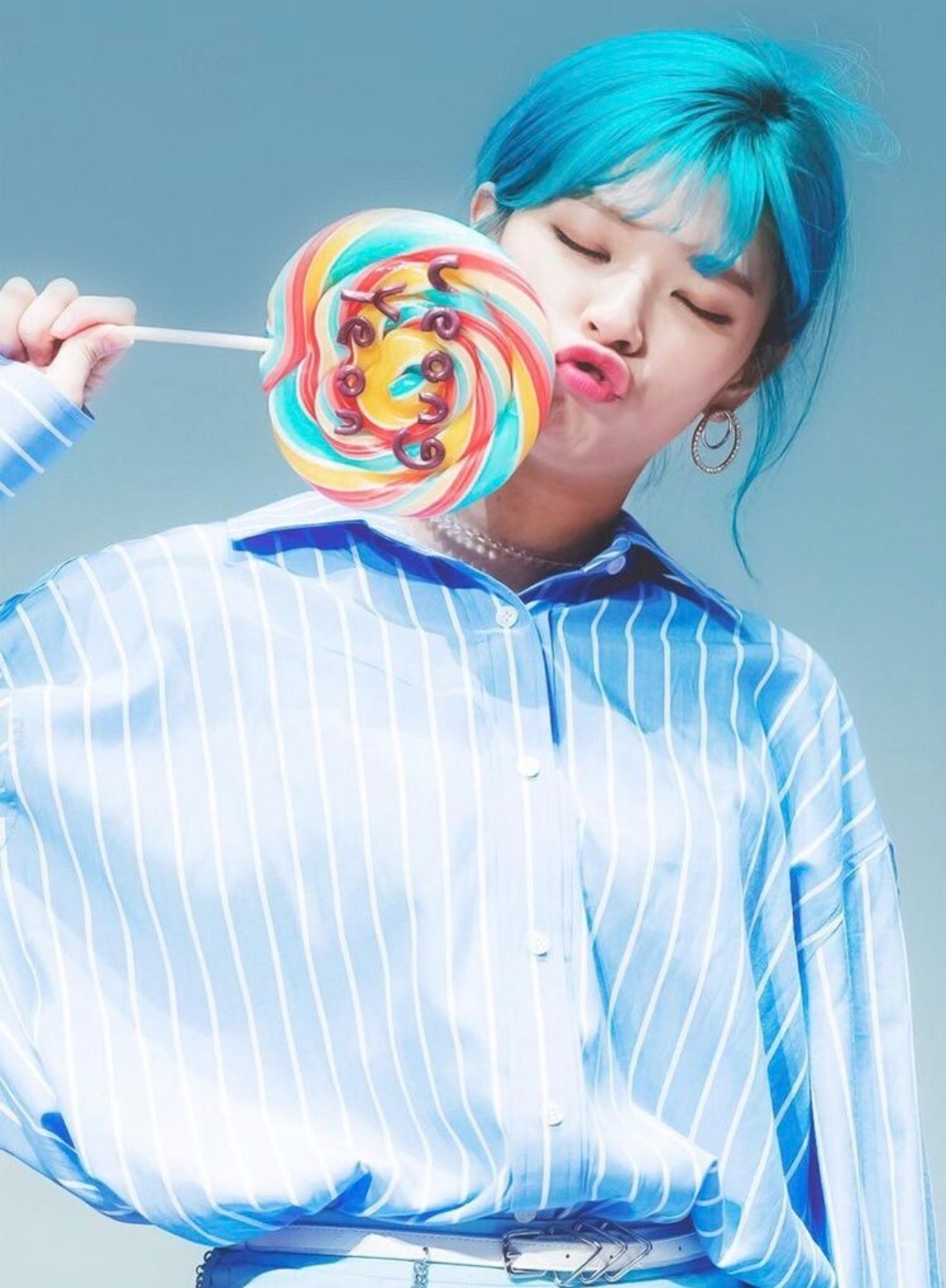 Jeongyeon - blue hair, white striped shirt, giant lollipop | Scrolller