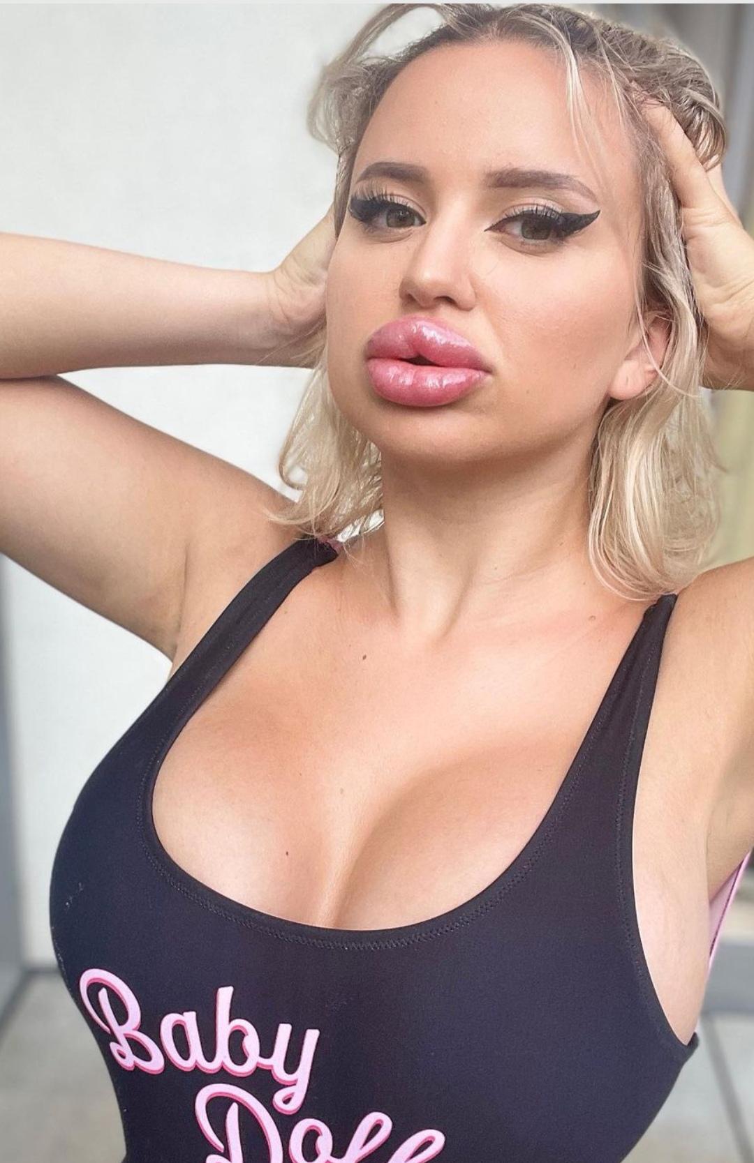 Jessy Bunny | Scrolller