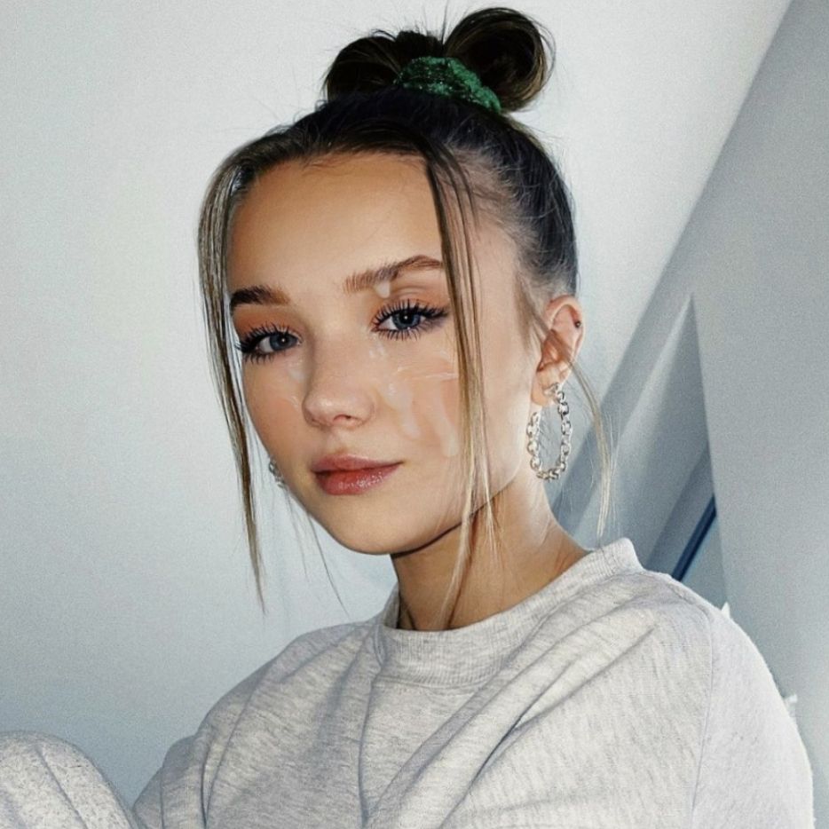 Julia Beautx | Scrolller