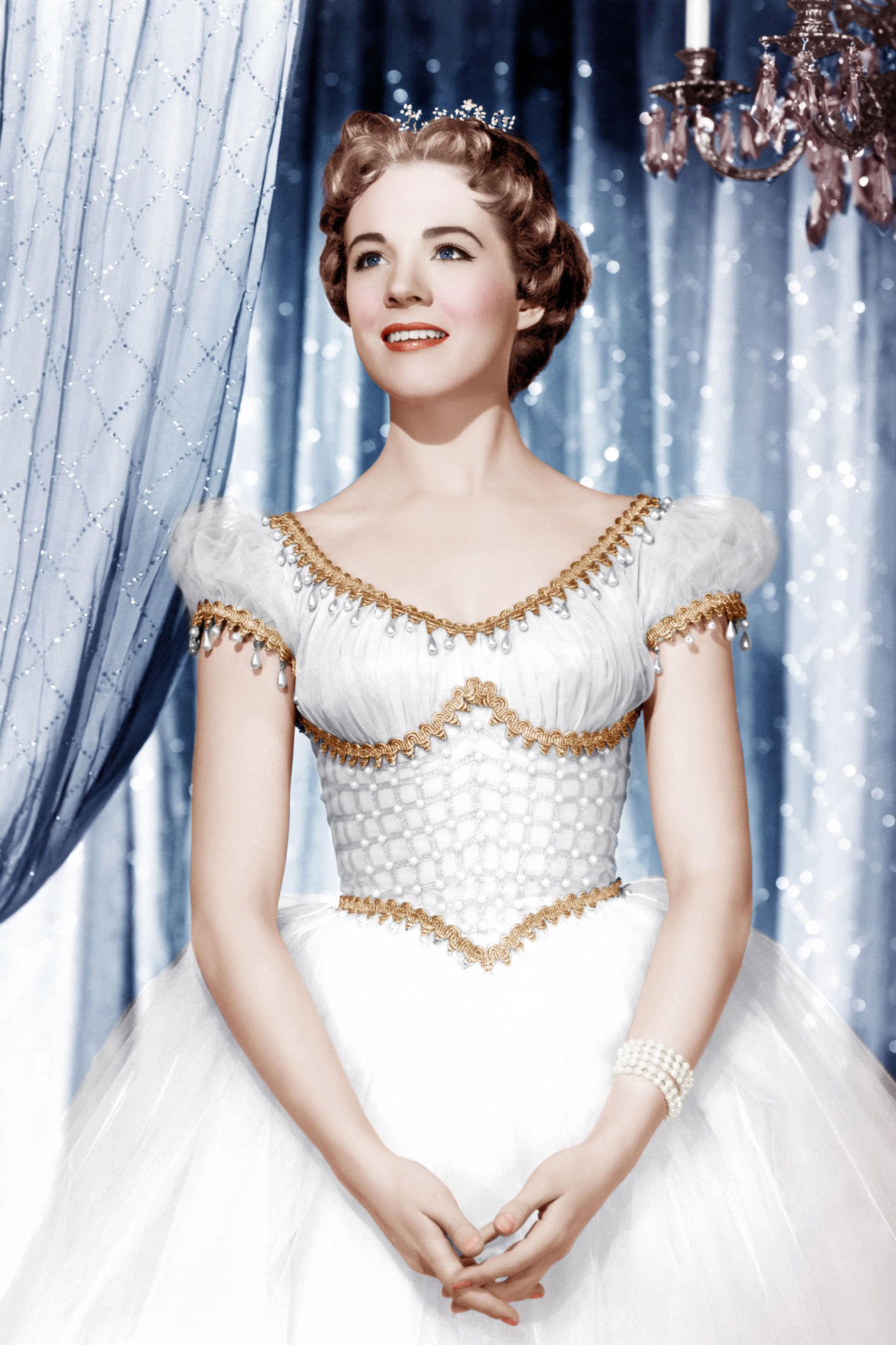 Julie Andrews as Cinderella in 1957 | Scrolller