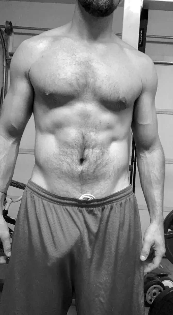 Just a quick break from the workout this [m]orning [44] | Scrolller