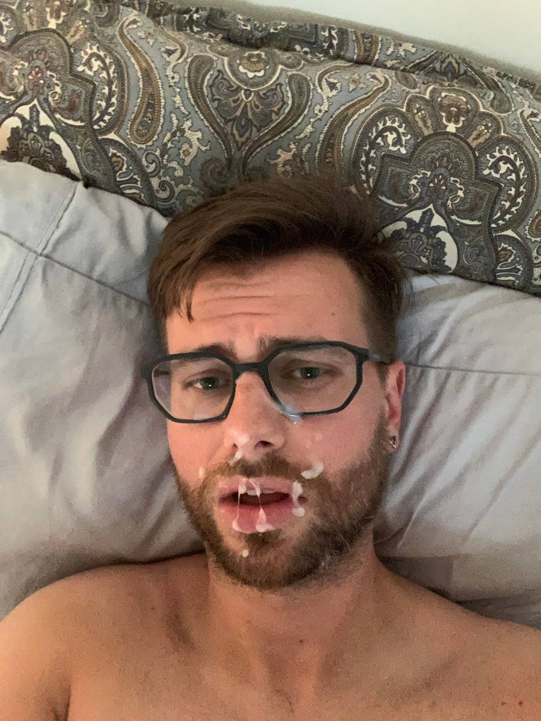 Just shot this big, creamy load all over my own face. Pretty good aim, I’d say... 💦💦💦🤤 Scrolller