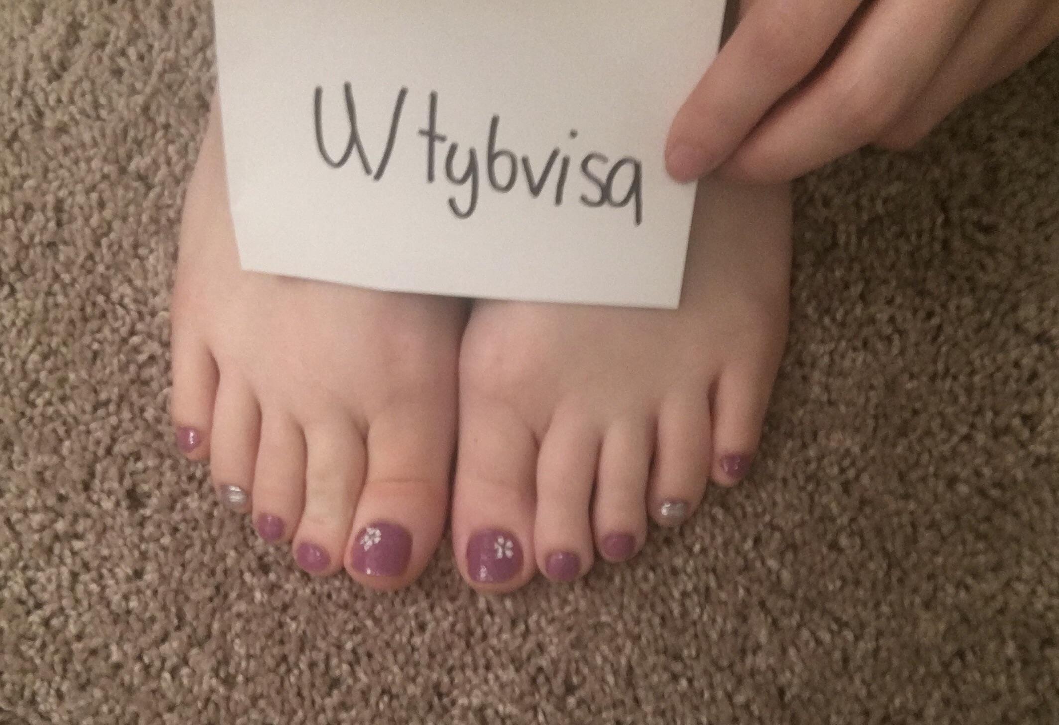 Just wanted to show off the pedicure 🥺💜 Scrolller