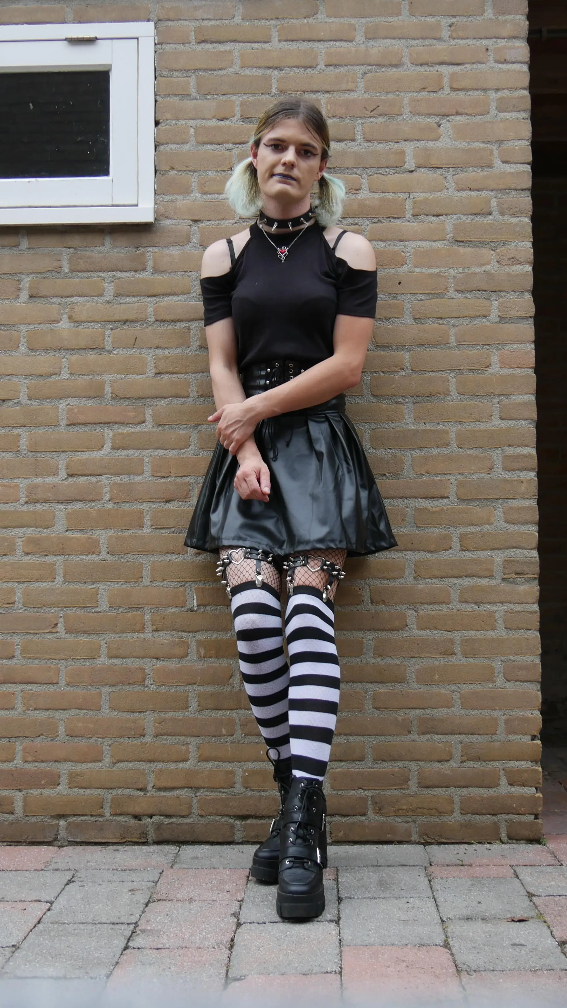 Just your friendly neighborhood goth passing through 🖤