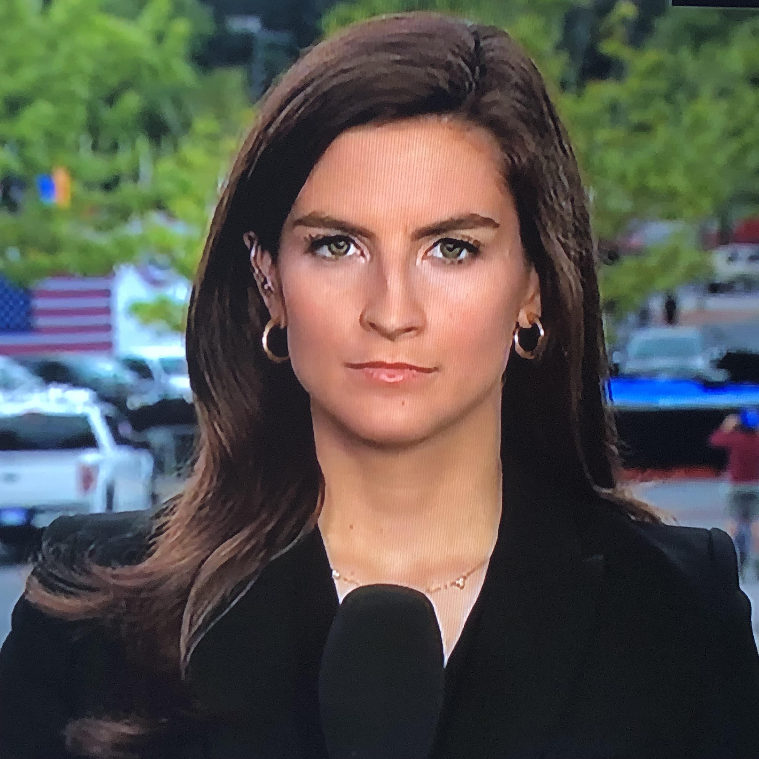 Kaitlan Collins Mouth 74 - i5tnx0p