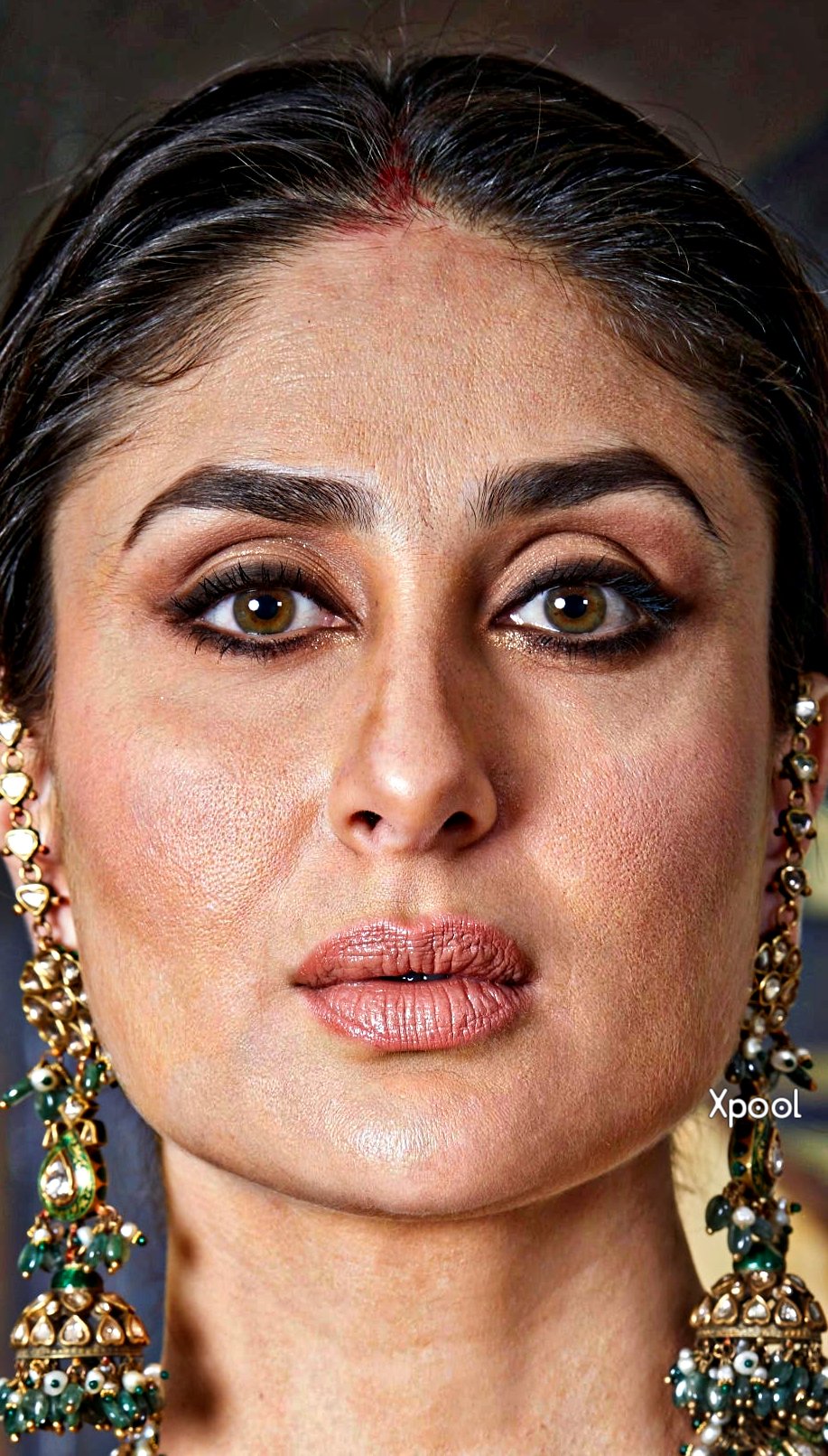 Kareena Kapoor's face is enough to leak | Scrolller