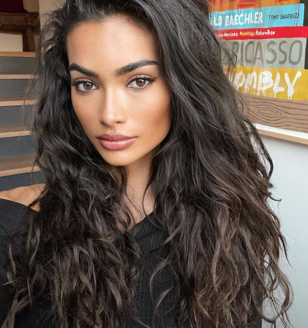 Kelly Gale | Scrolller