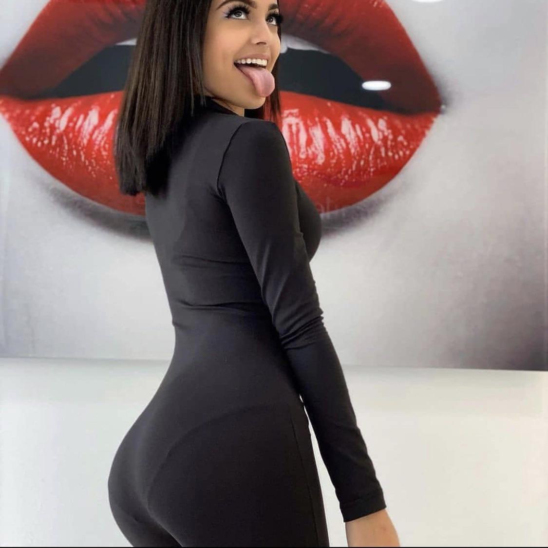 [kik-randogatorr] Let’s jerk to hot babes. Let’s trade and get weird. Scrolller