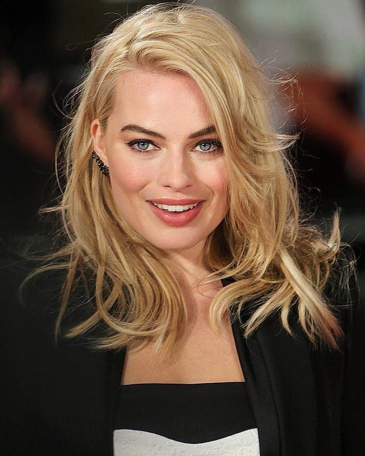 Lets talk about goddess Margot Robbie | Scrolller