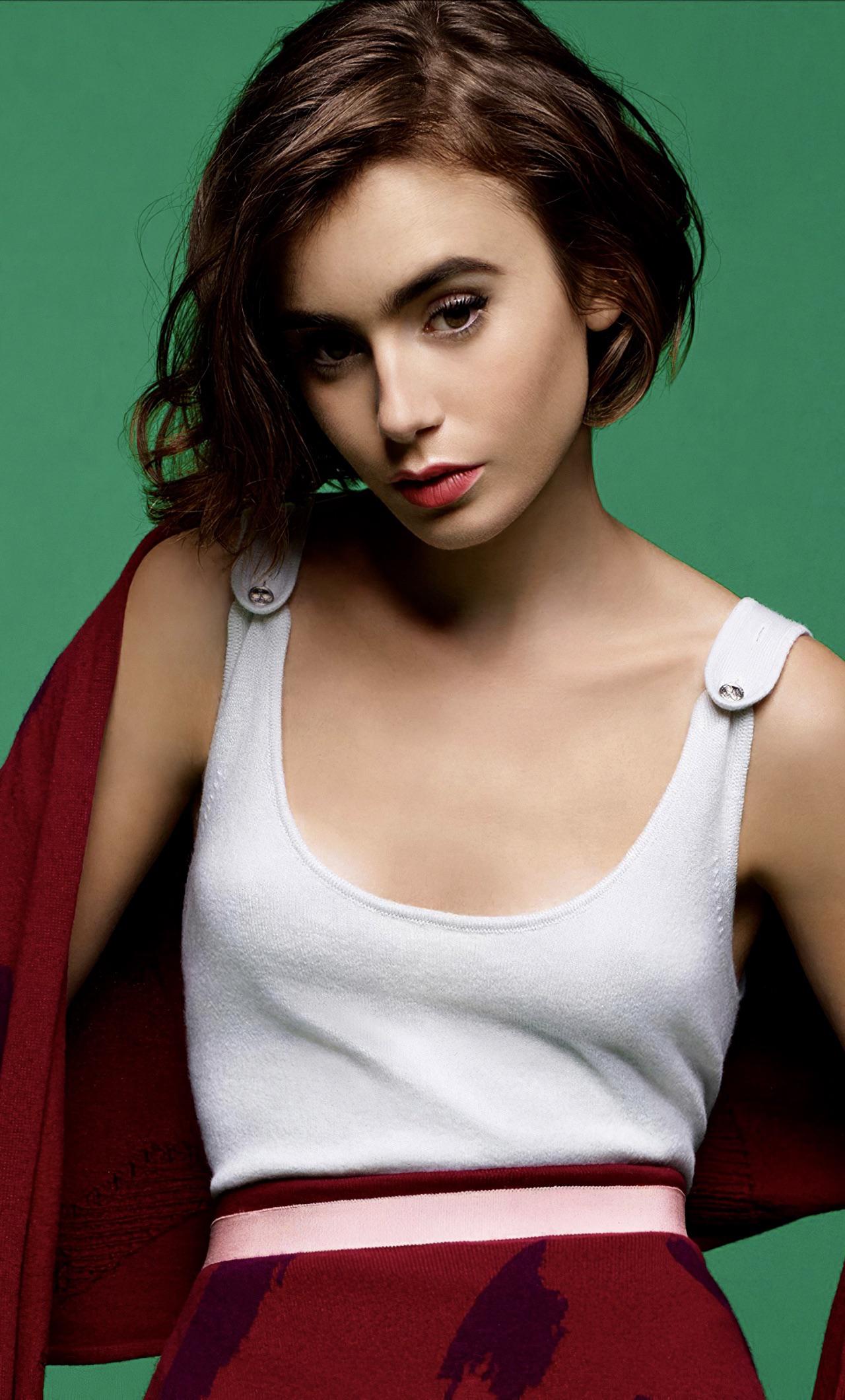 Lily Collins Scrolller