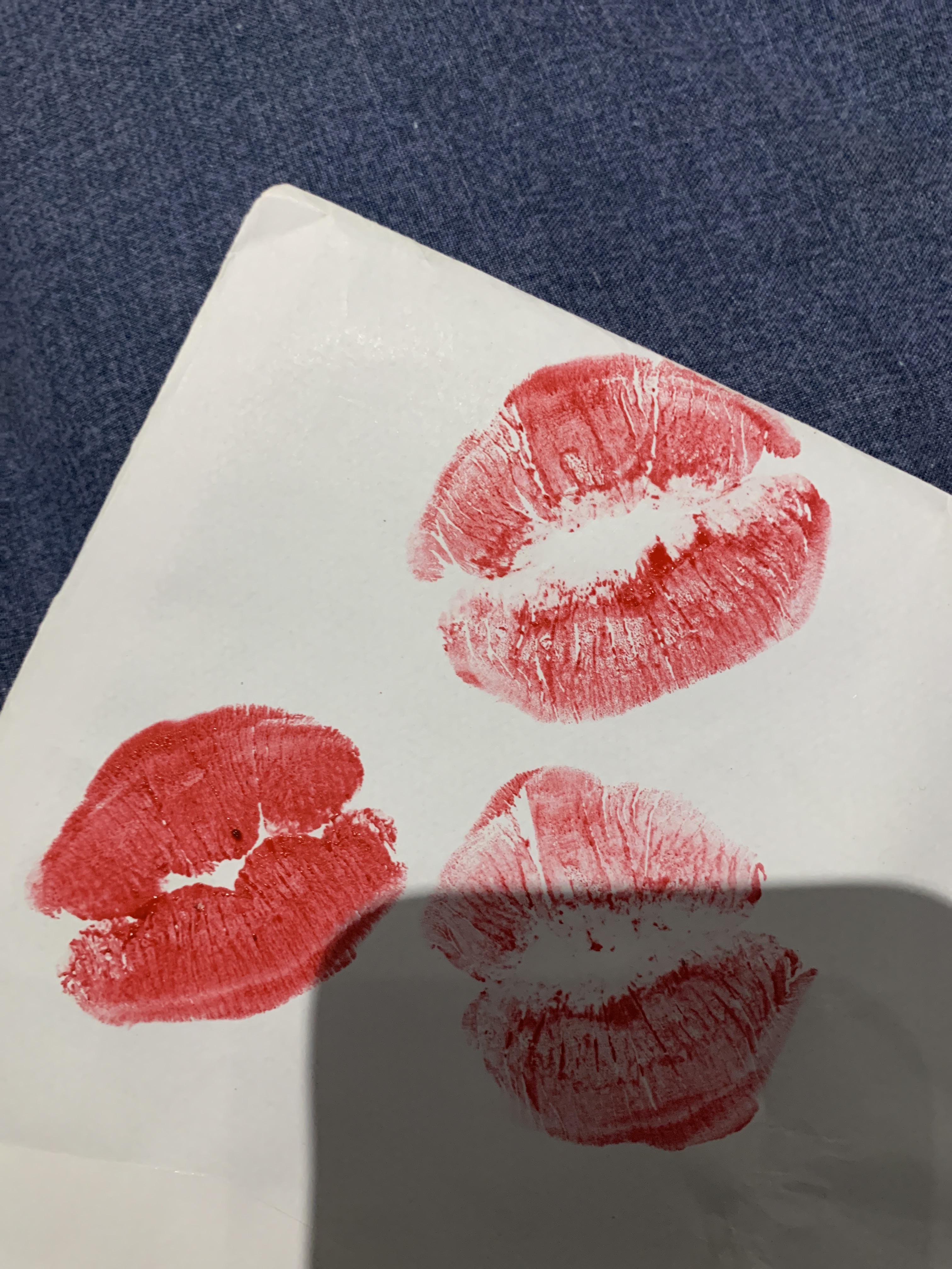 Lipstick stain Scrolller