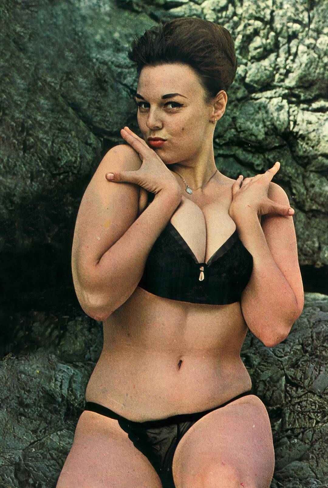 lorraine-burnett-s-black-bikini-scrolller