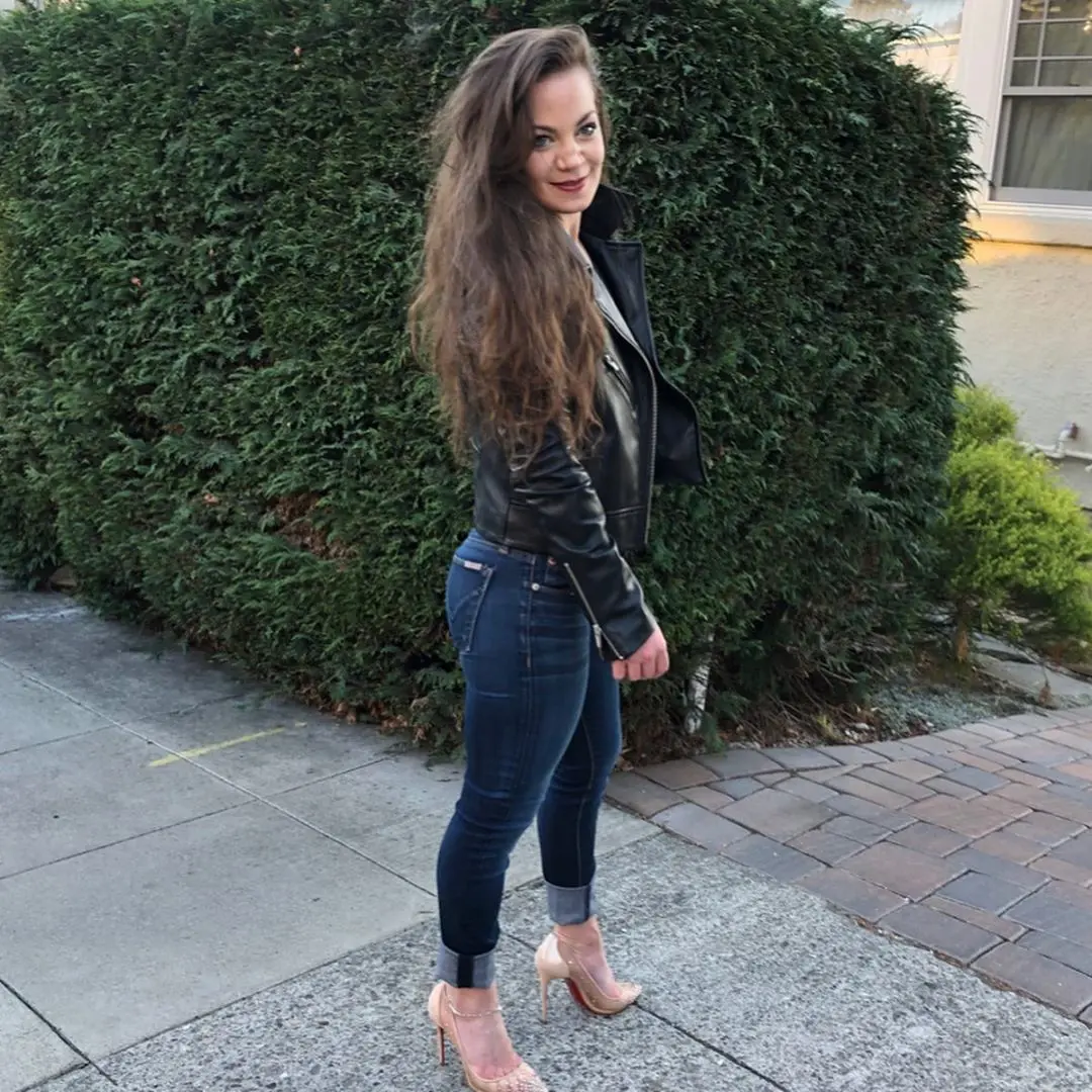 love a girl in jeans and heels