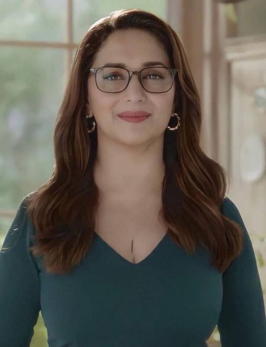 [Image: madhuri-dixit-7nyvodwxhj-540x703.jpg]