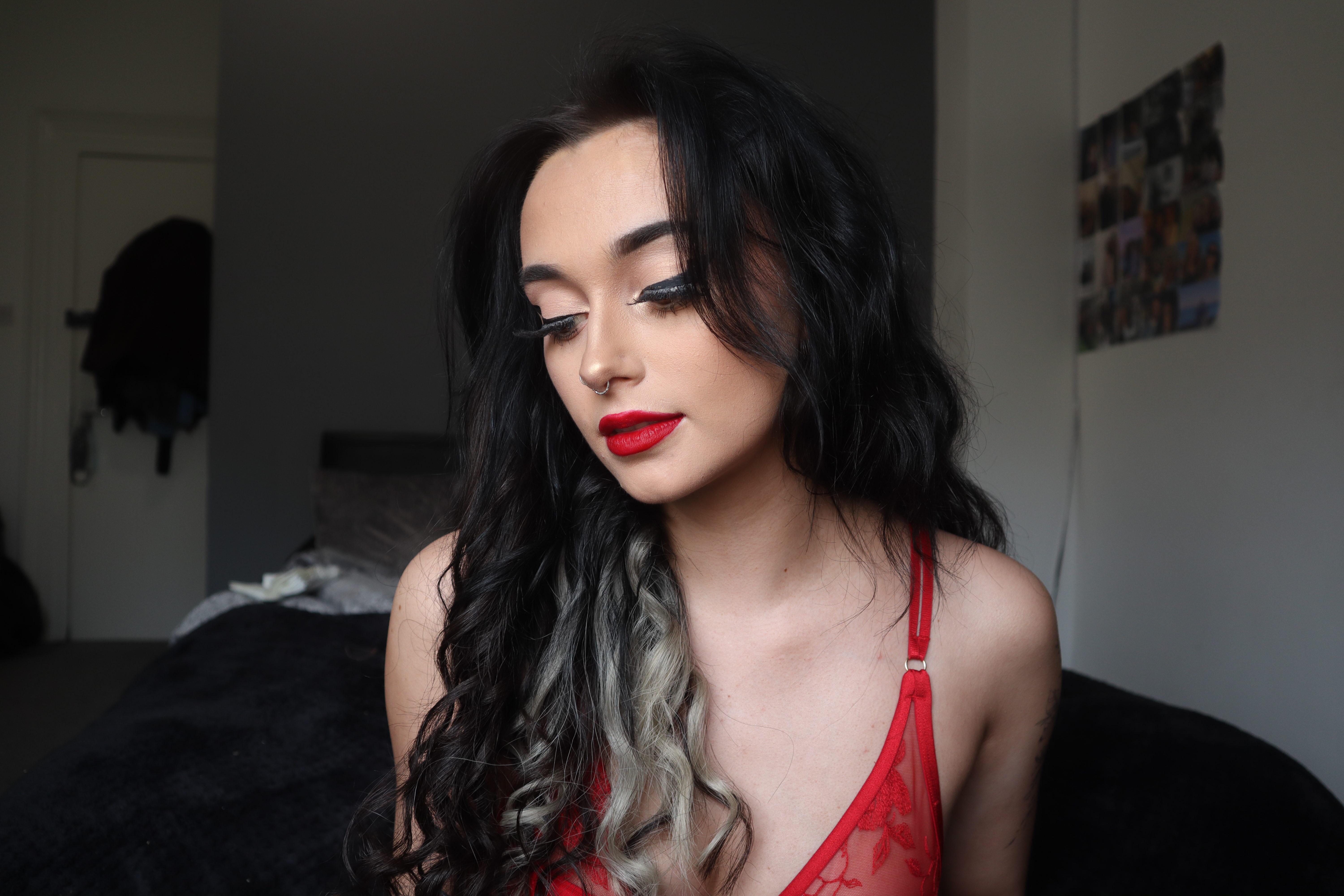 Make sure to check out my only fans while it’s FREE!💋 19, petite, kinky