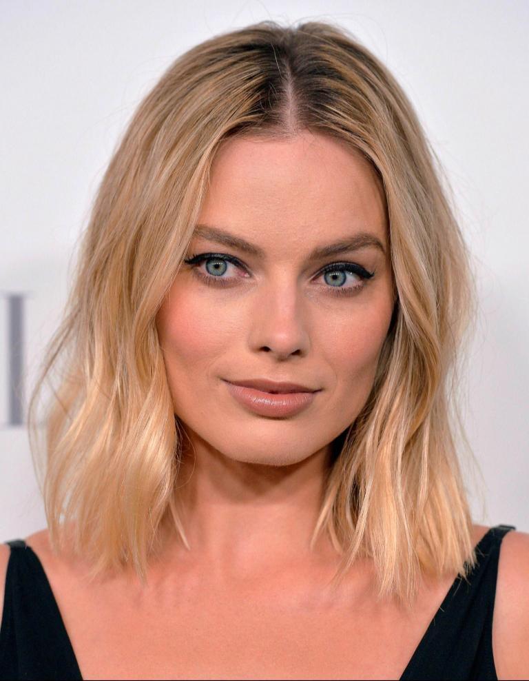 Margot Robbie Looks Like A Really Hot Milf With This Look Scrolller